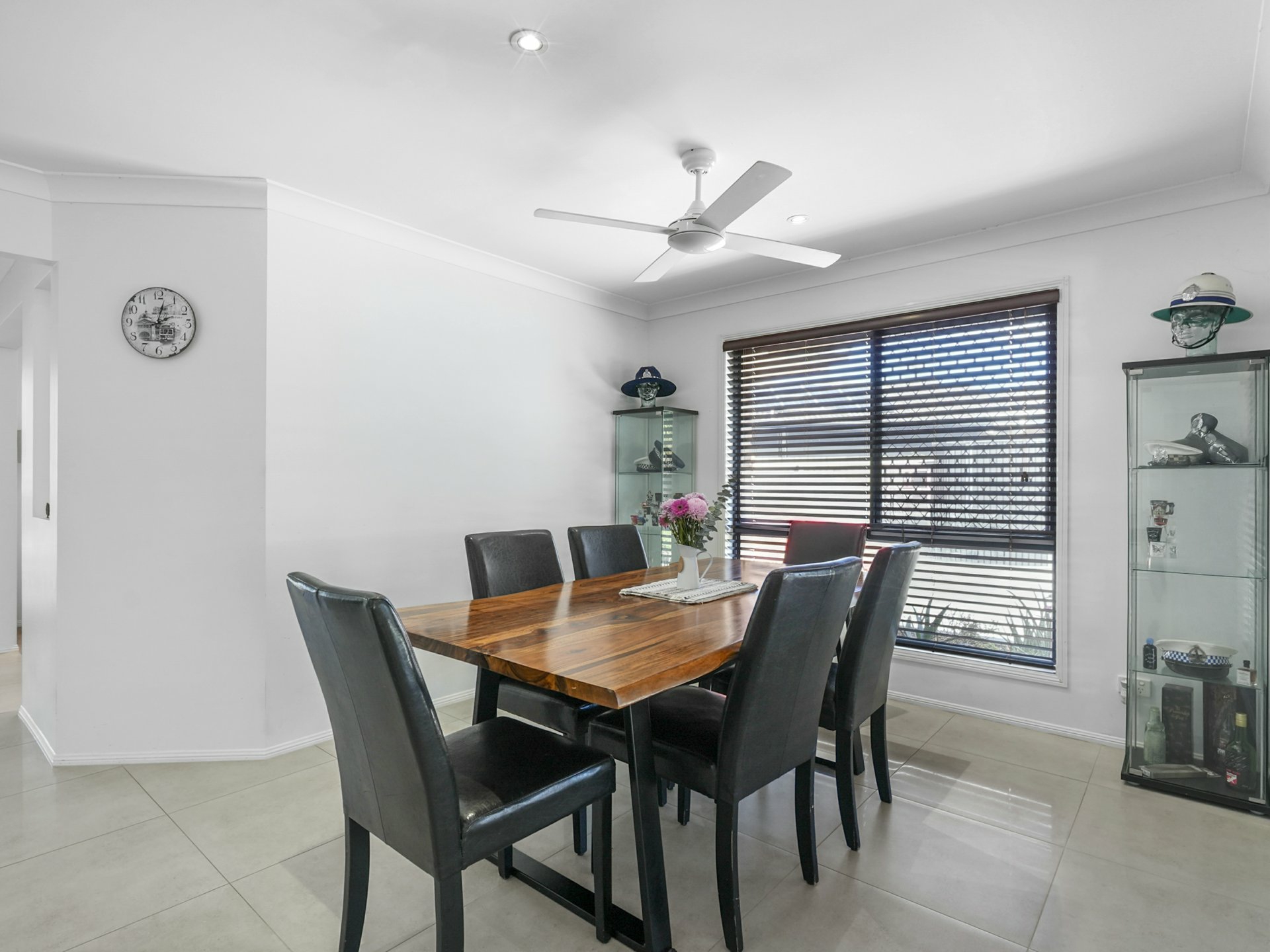 11 Curtin Crescent — photo 8 of 28