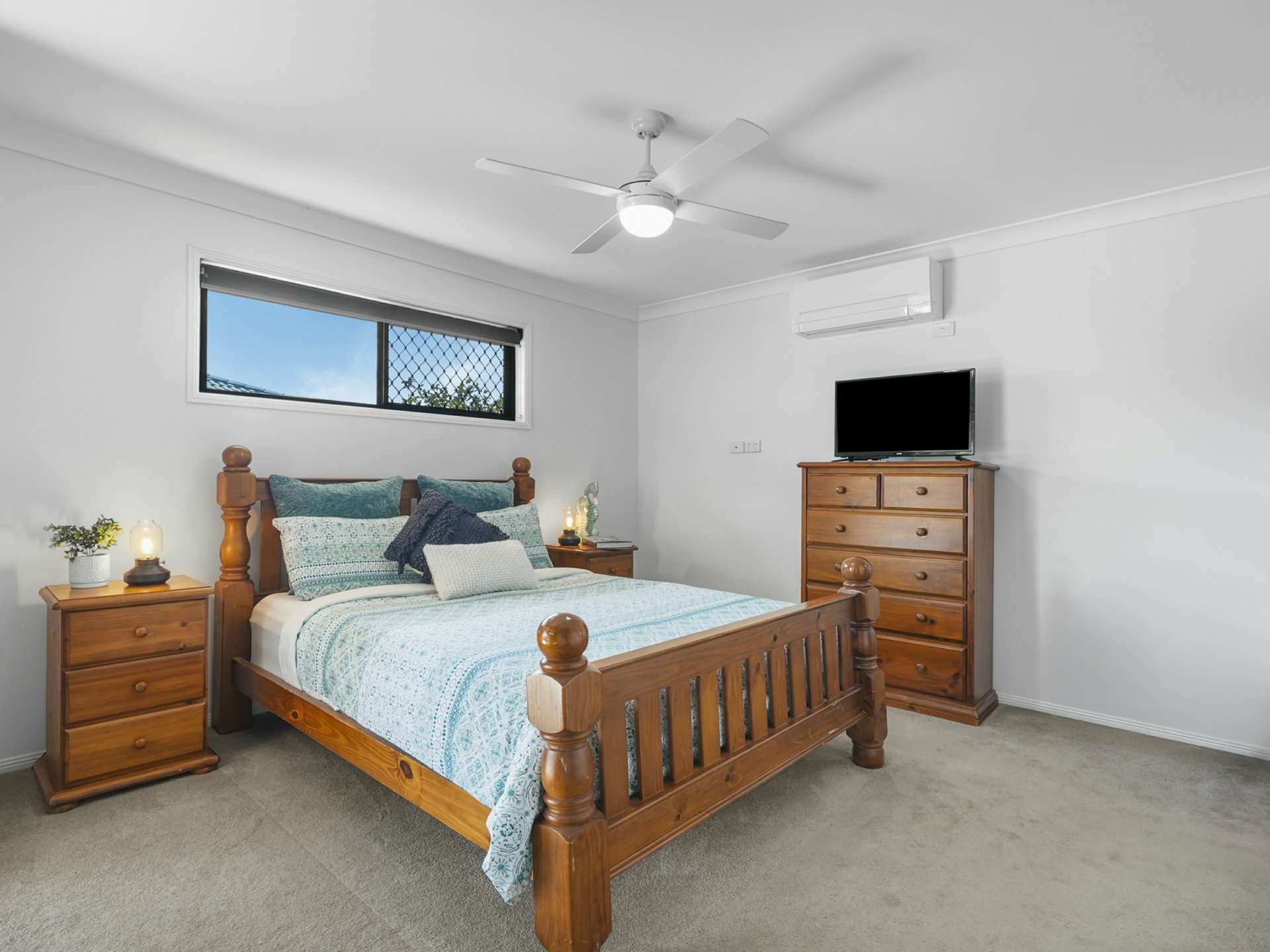 11 Curtin Crescent — photo 11 of 28
