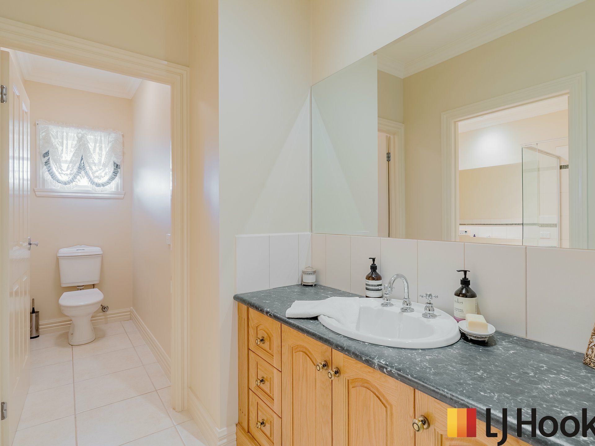10 Rolling Meadows Drive — photo 18 of 30