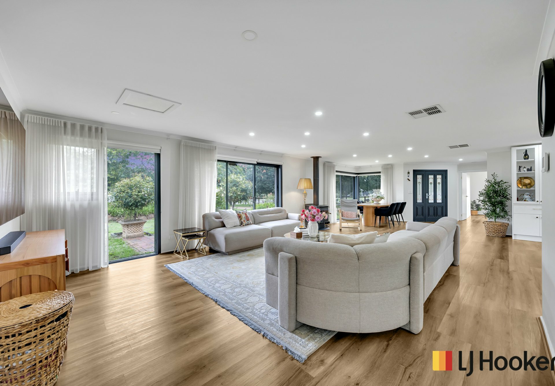 8 King William Drive — photo from LJ Hooker Sunbury