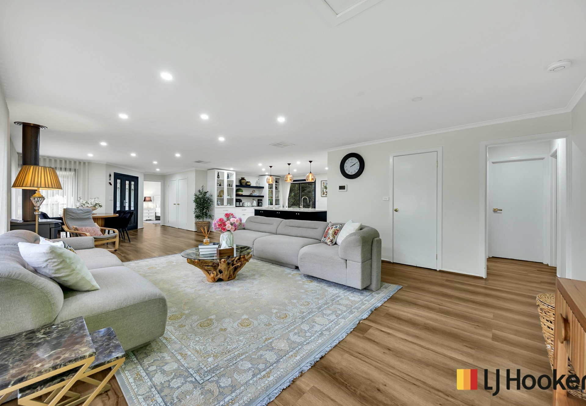 8 King William Drive — photo 2 of 30