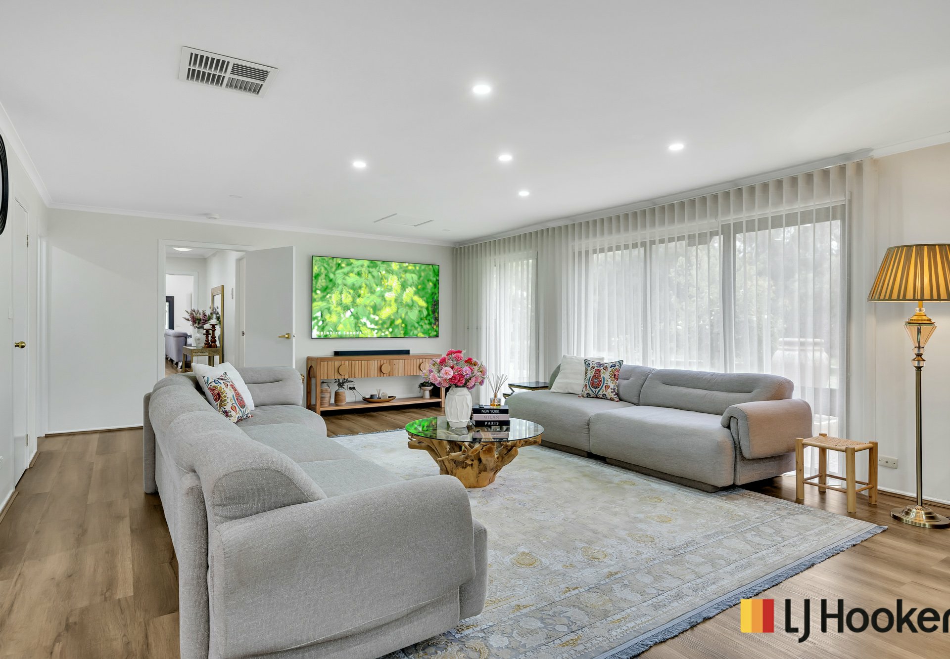 8 King William Drive — photo 3 of 30