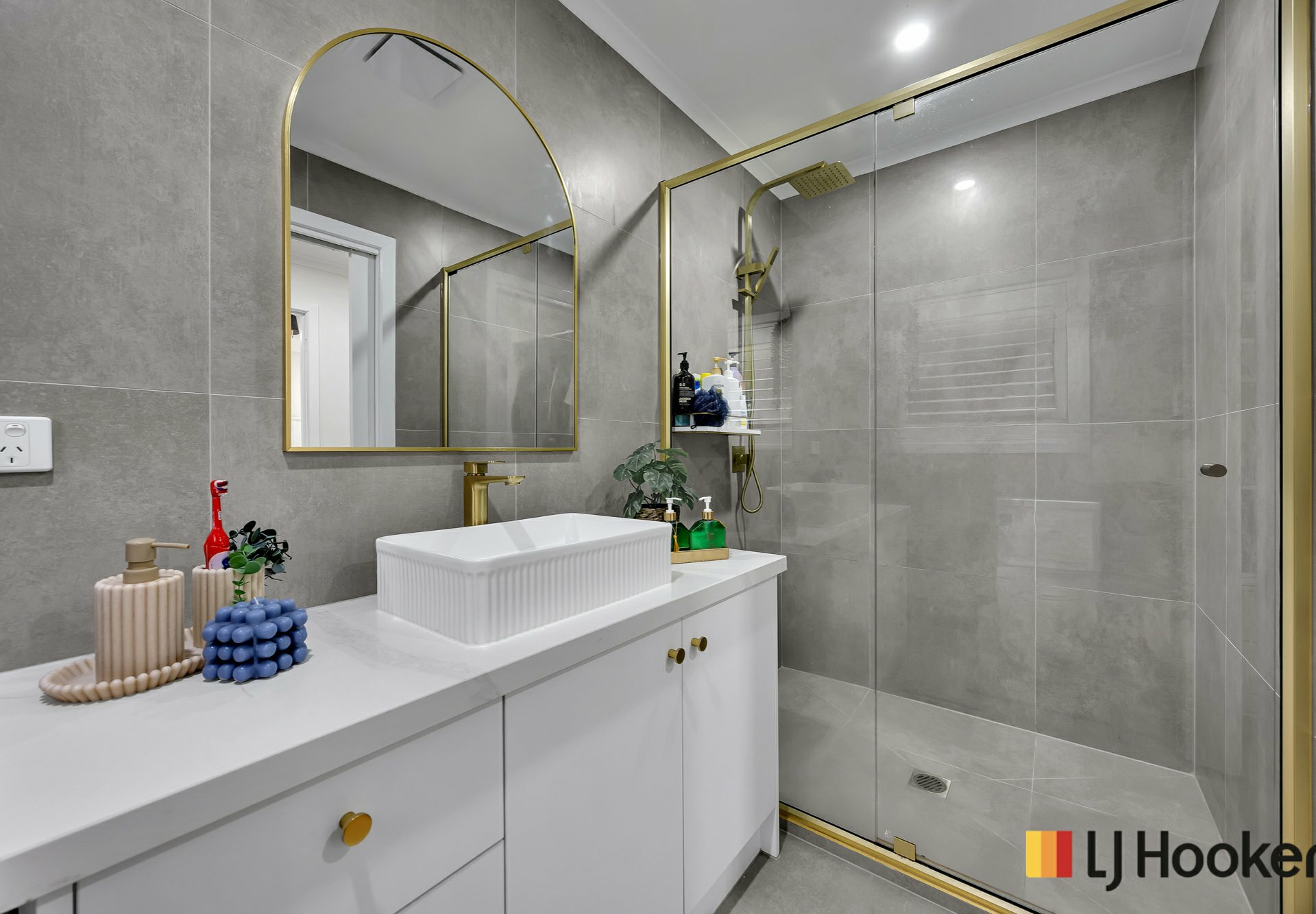 8 King William Drive — photo 15 of 30