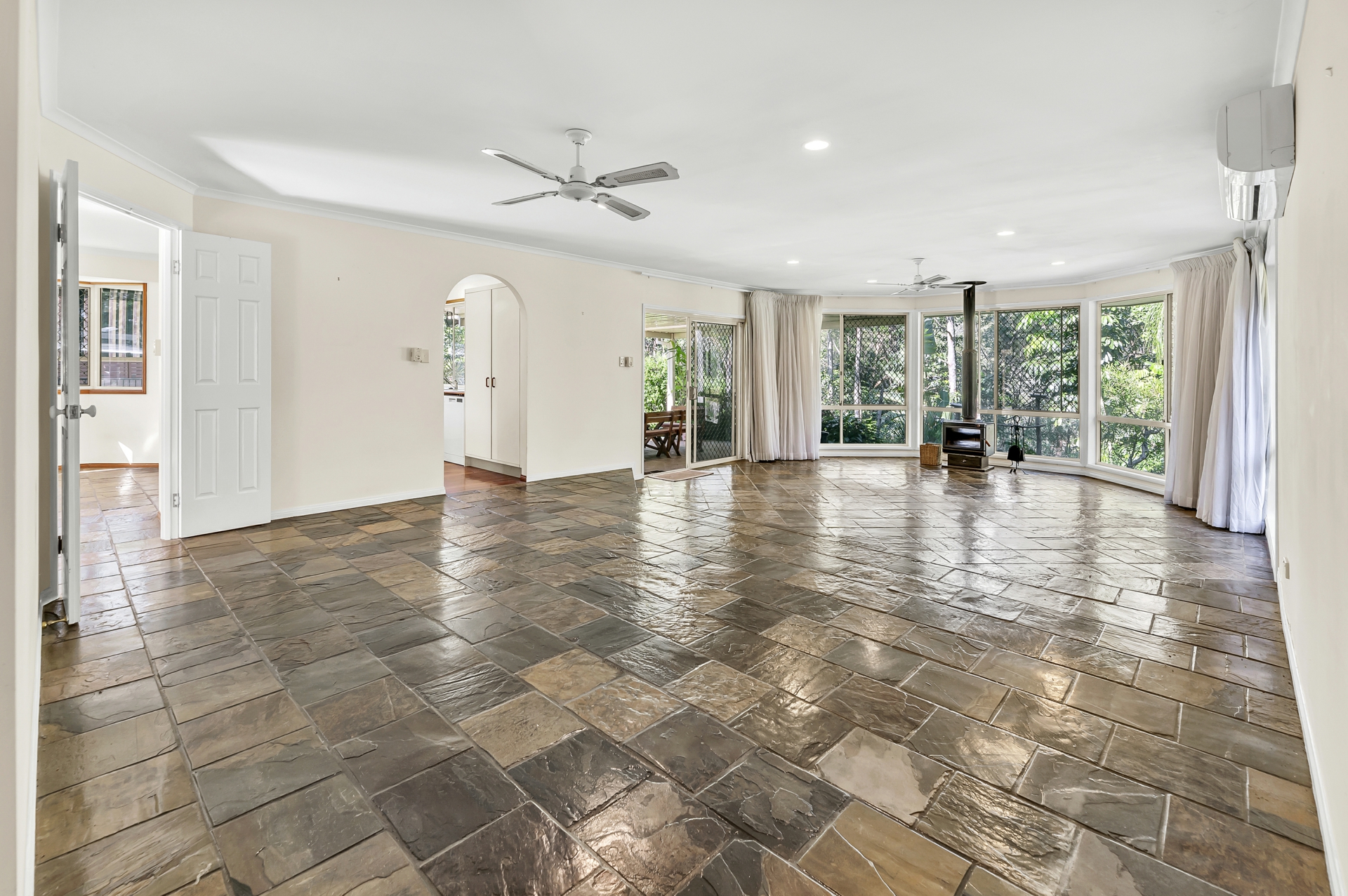 30 Wallaby Drive, MUDGEERABA