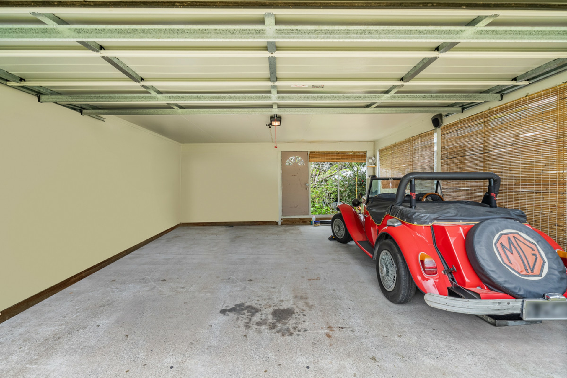 31 Lloyds Road, SPRINGBROOK