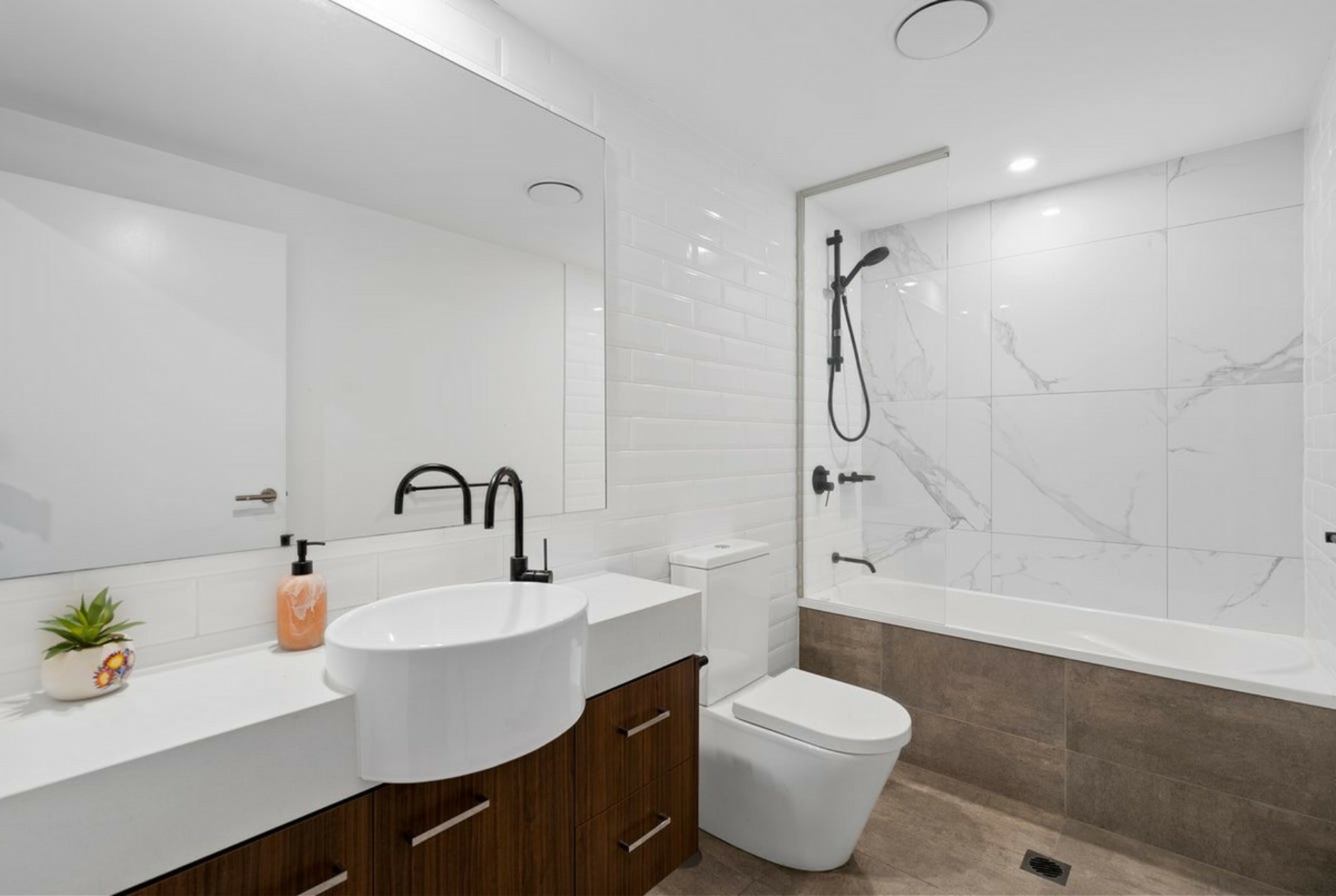 3108/397 Christine Avenue — photo 6 of 13