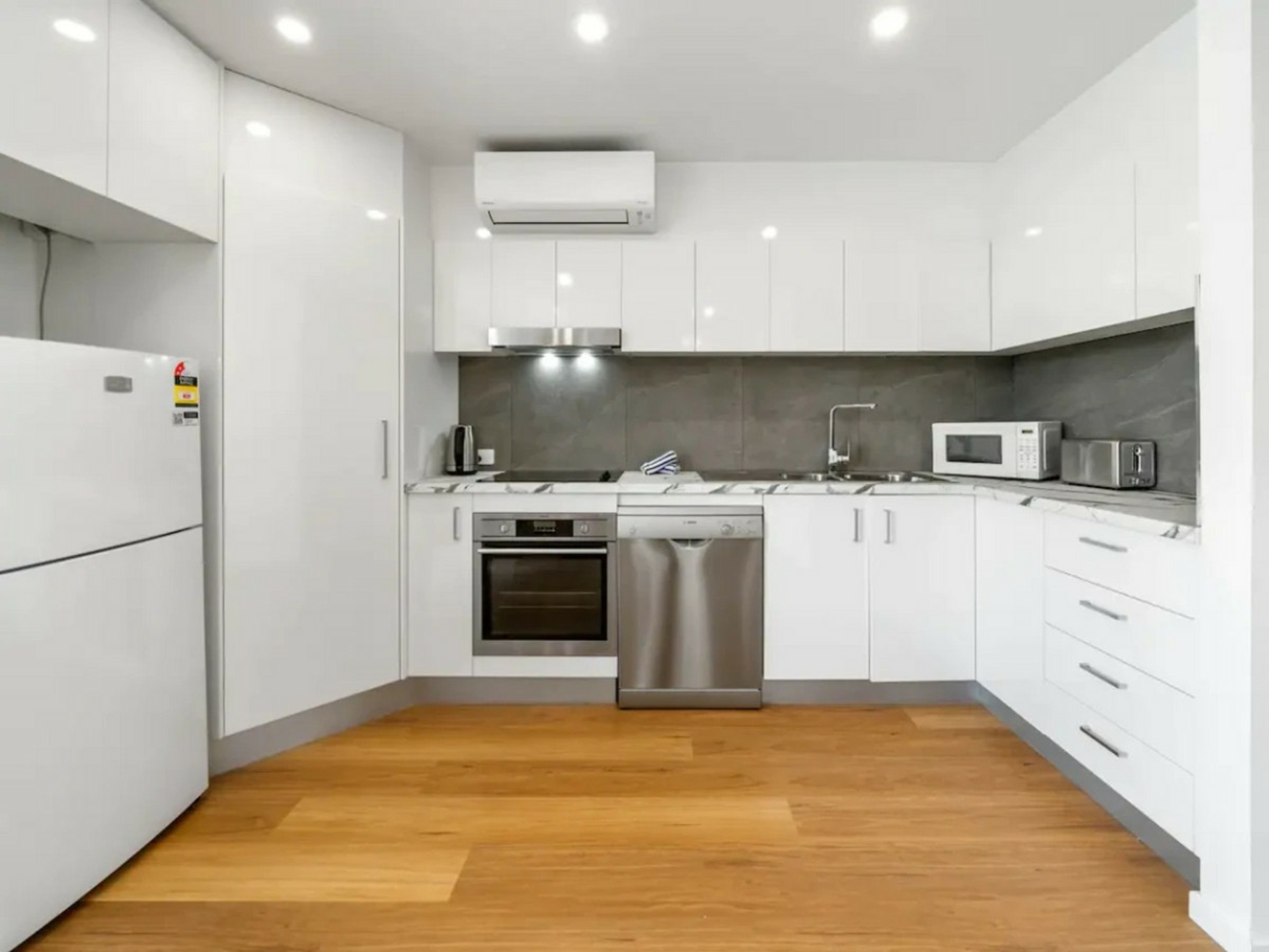 301/2 Queensland Avenue — photo from LJ Hooker Mudgeeraba