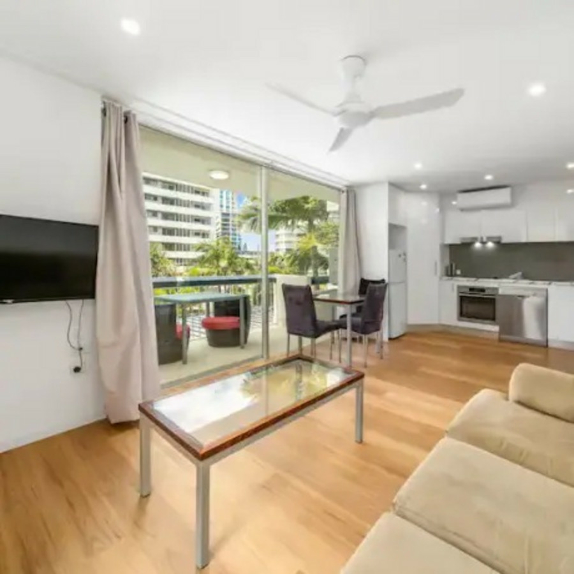 301/2 Queensland Avenue — photo 4 of 9