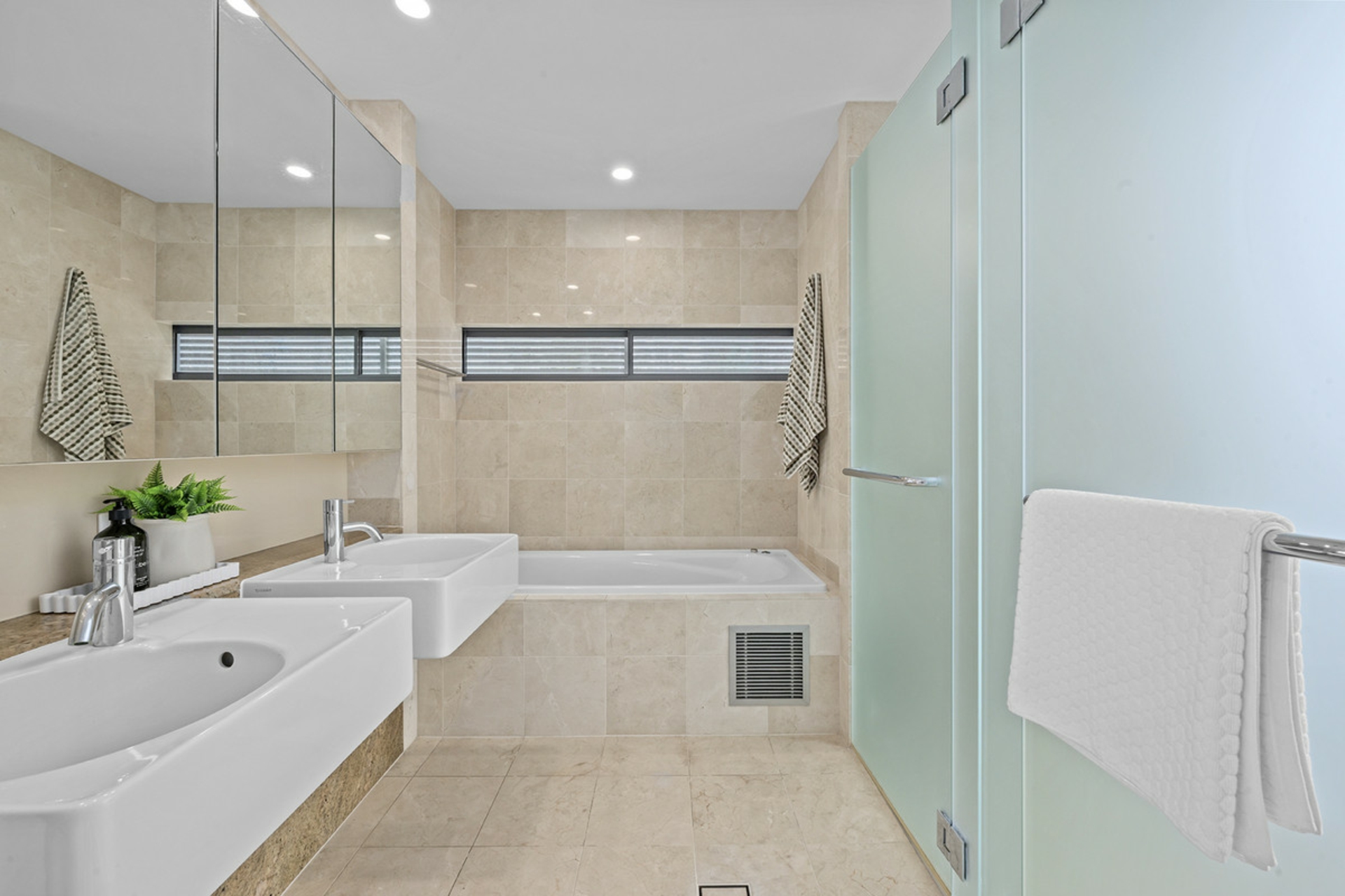 12/173 Old Burleigh Road — photo 5 of 27