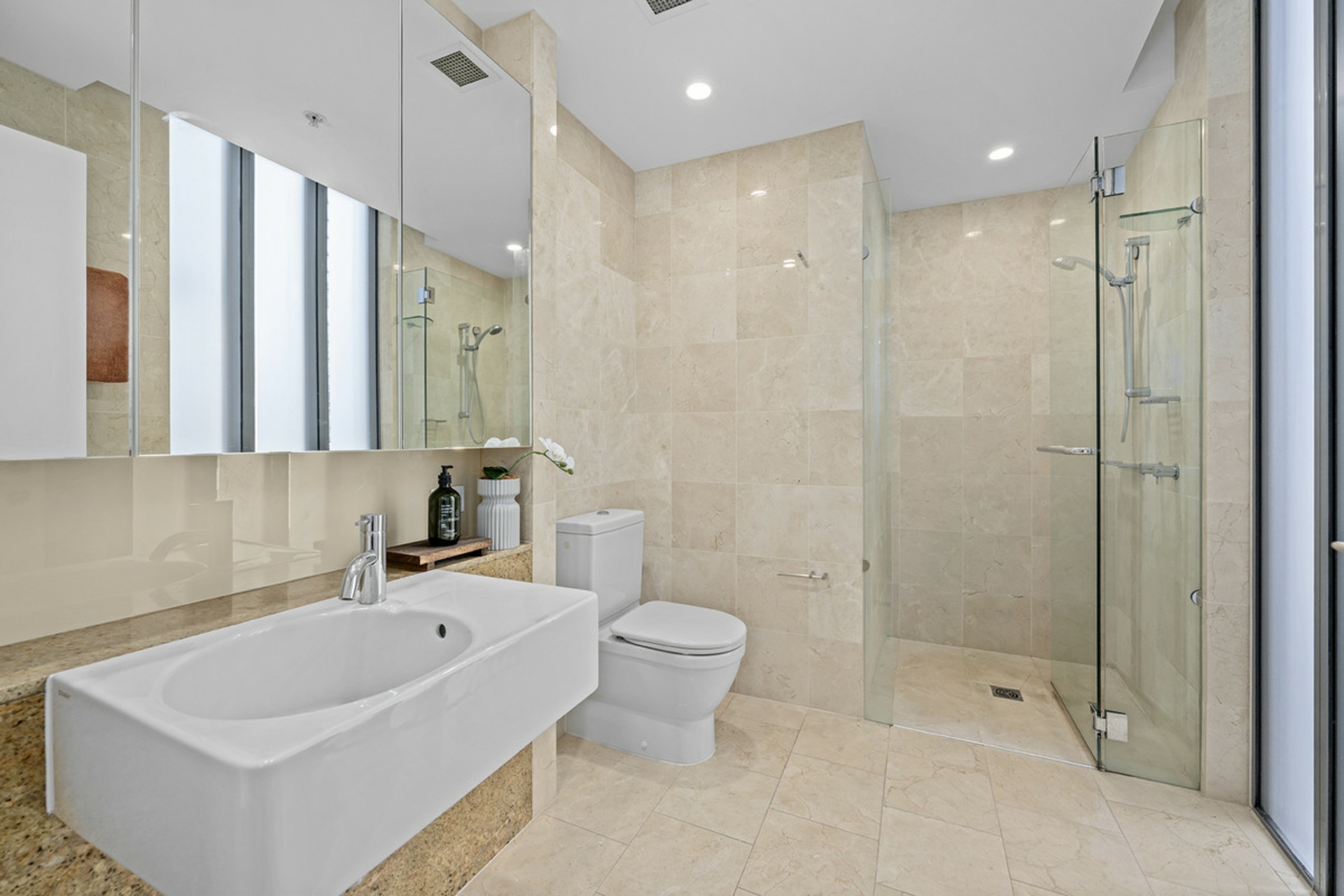 12/173 Old Burleigh Road — photo 7 of 27