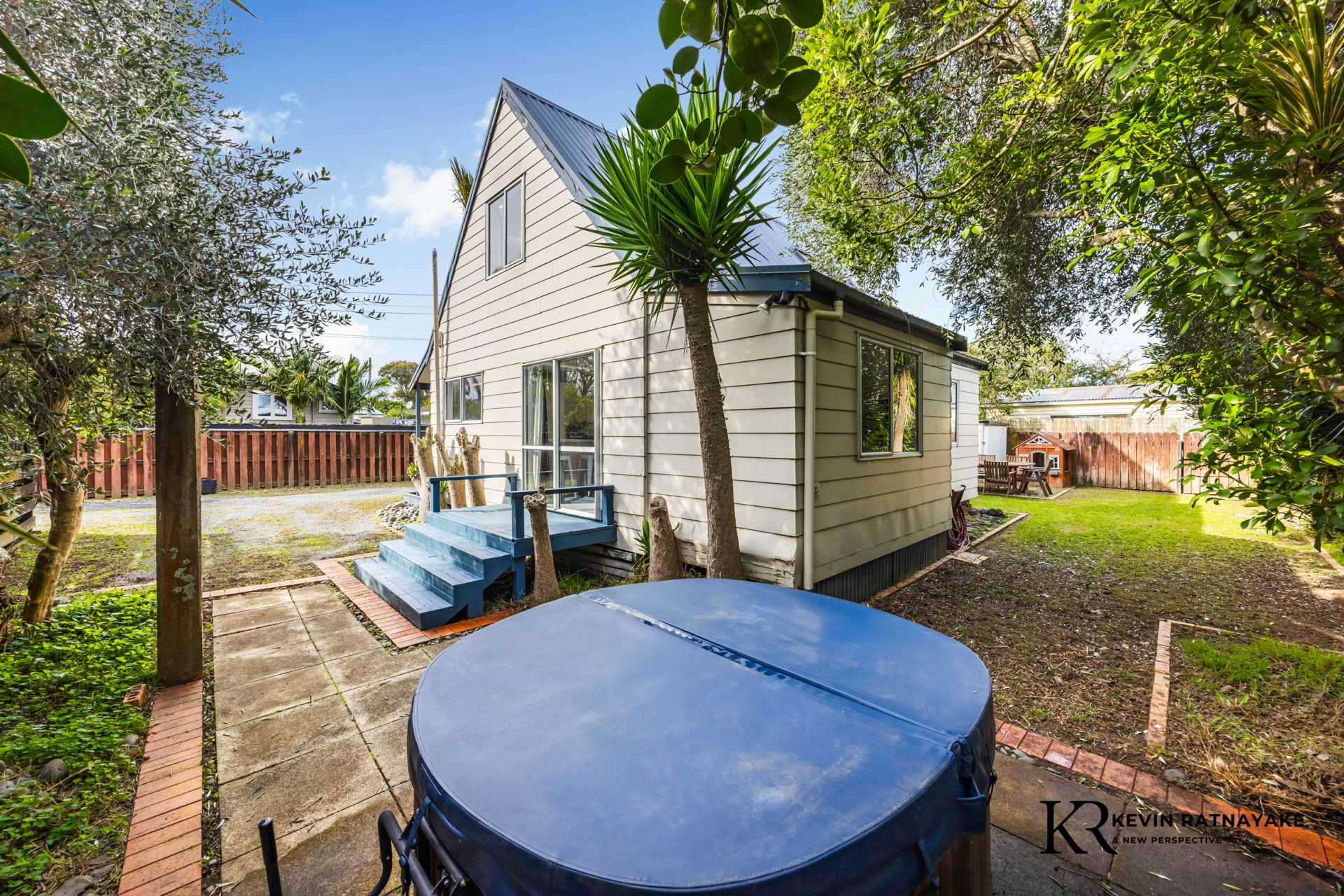 2/100 Beach Road, PAHUREHURE