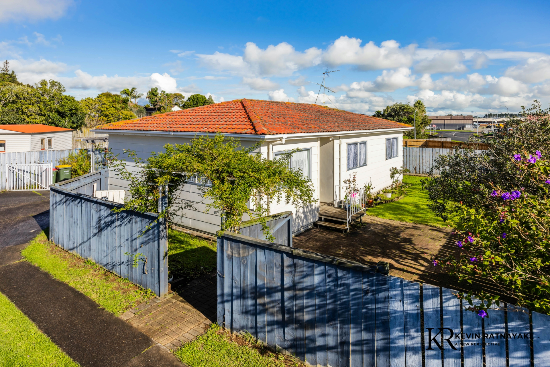 2/62 Redcrest Avenue, RED HILL