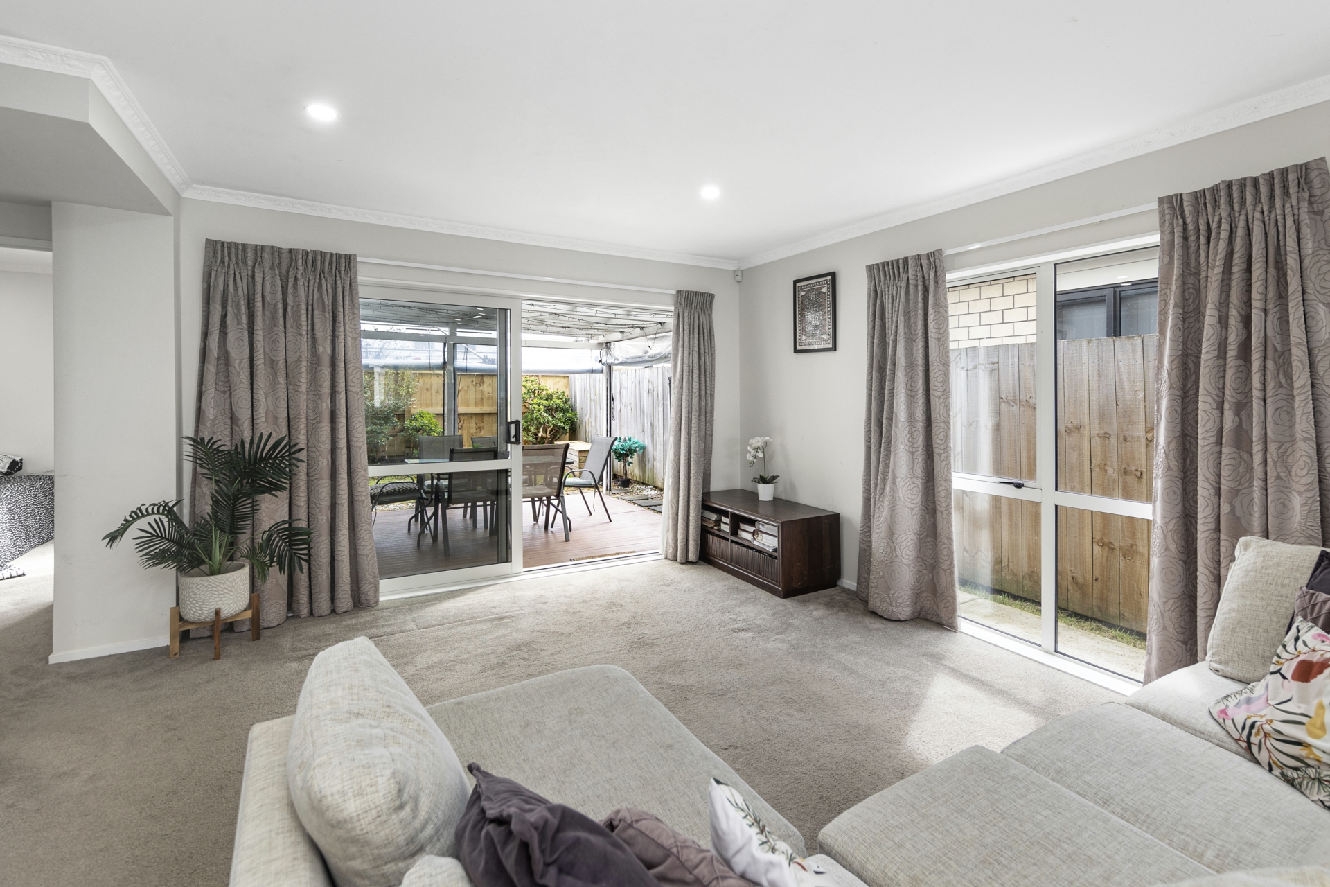 16 Dolbel Place, MANGERE EAST
