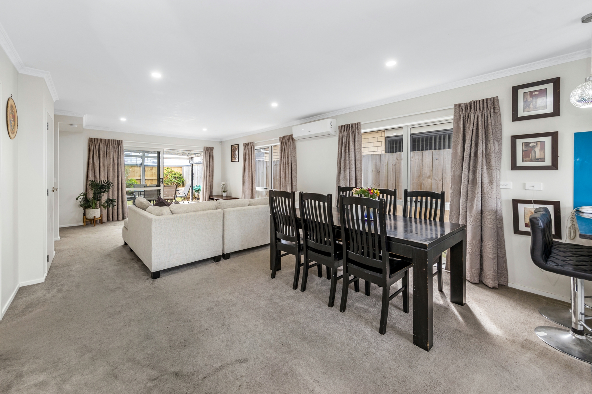 16 Dolbel Place, MANGERE EAST