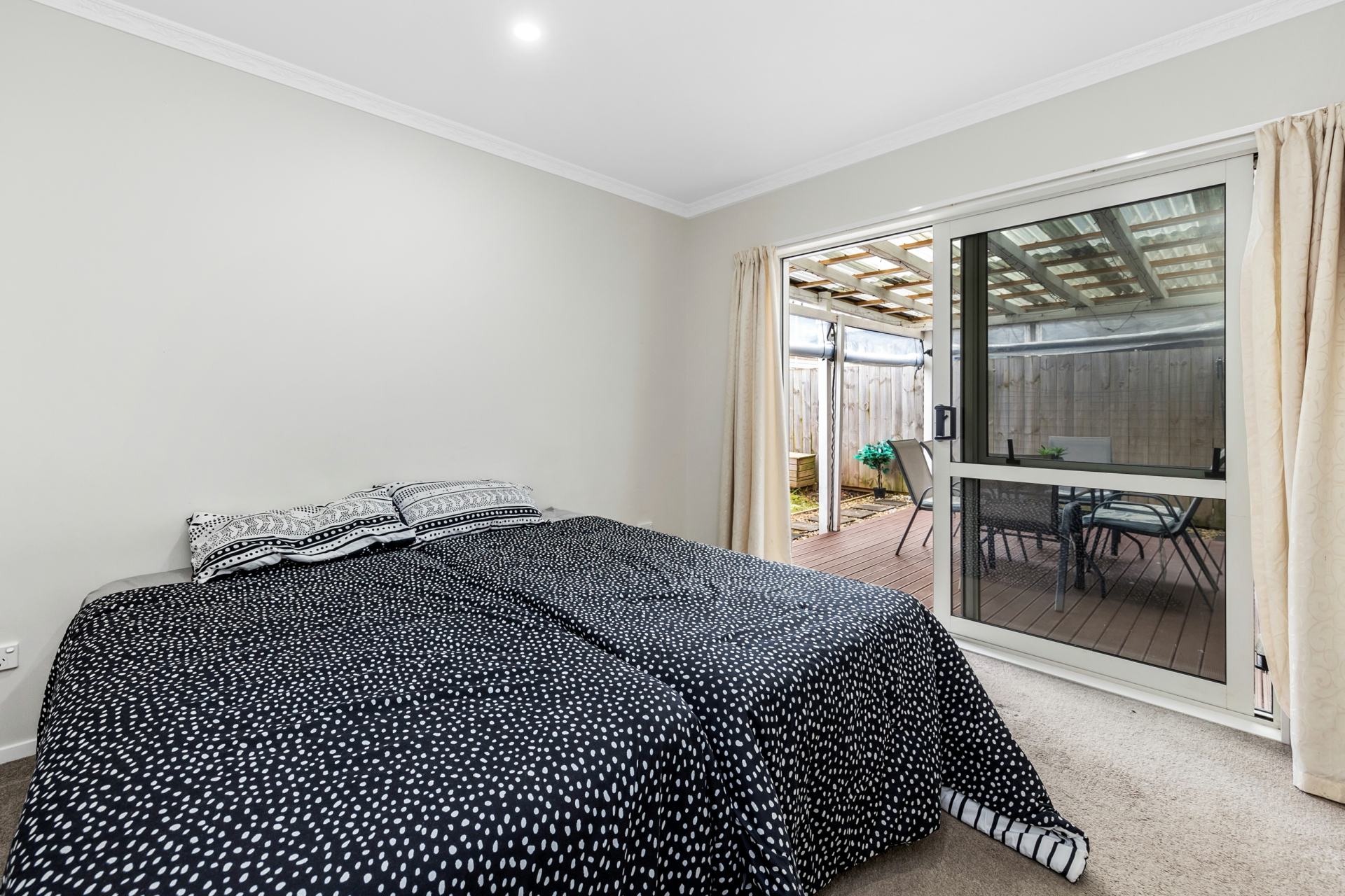 16 Dolbel Place, MANGERE EAST