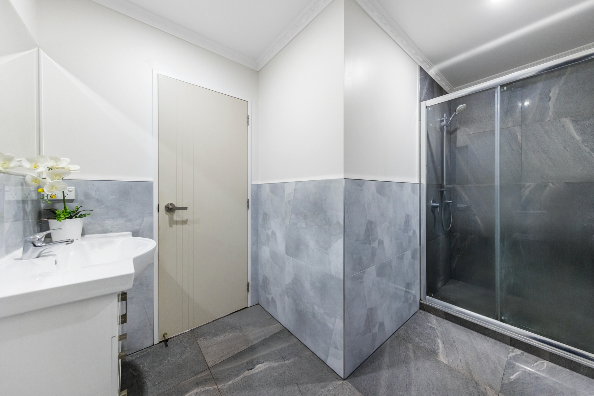 16 Dolbel Place, MANGERE EAST