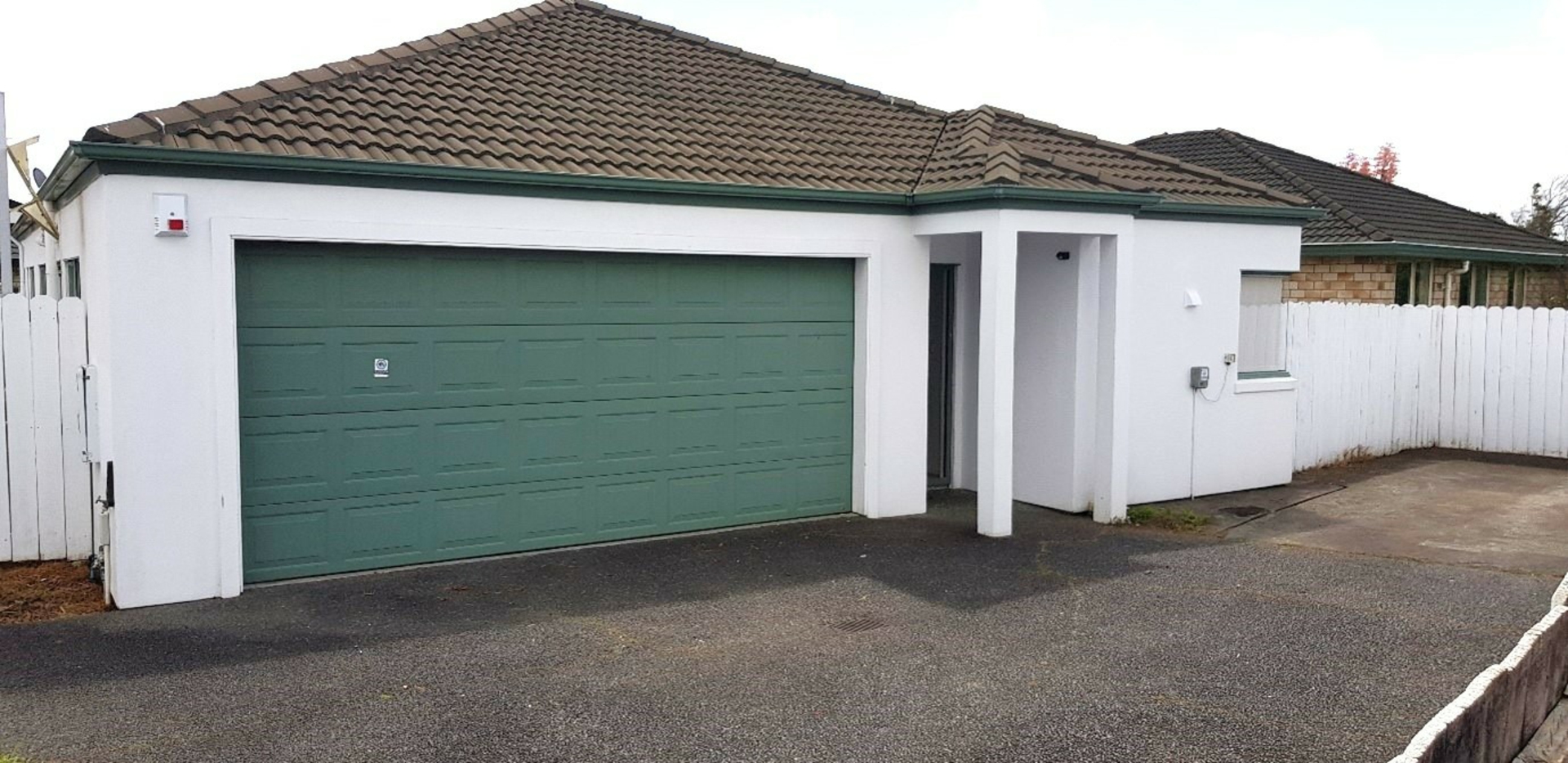 8 *Anton Place, TAKANINI