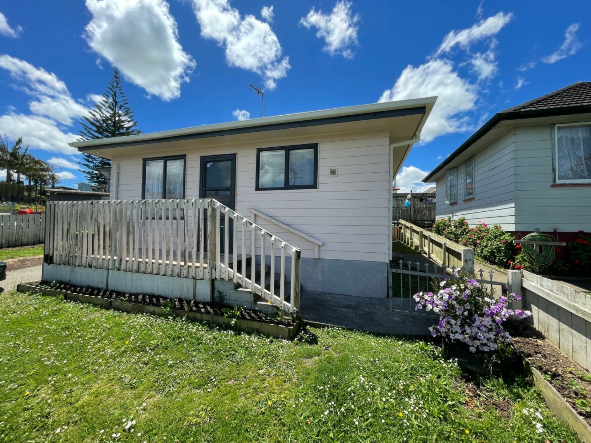 1A Farnborough Crescent, MANGERE