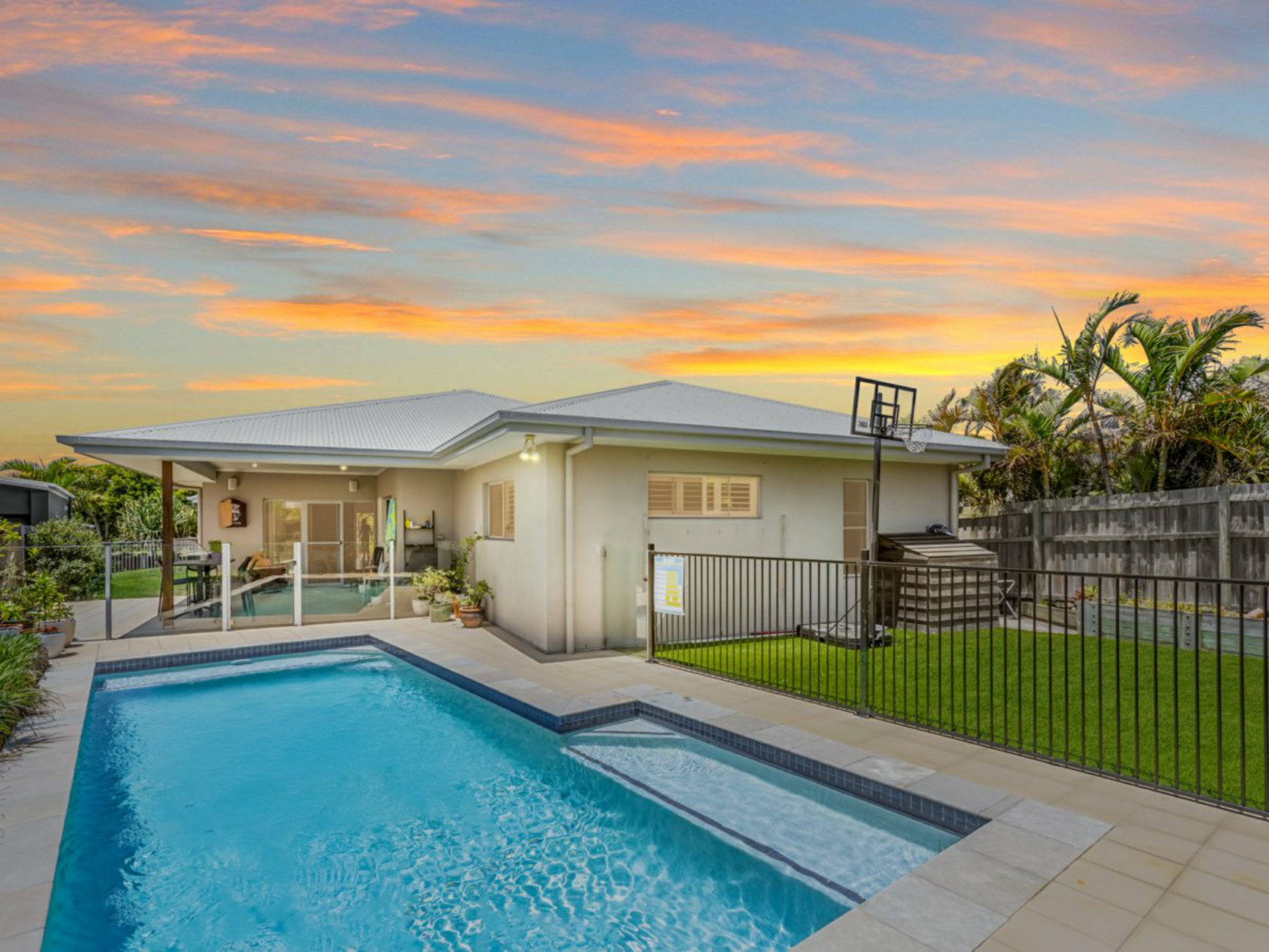 404 Casuarina Way, Casuarina