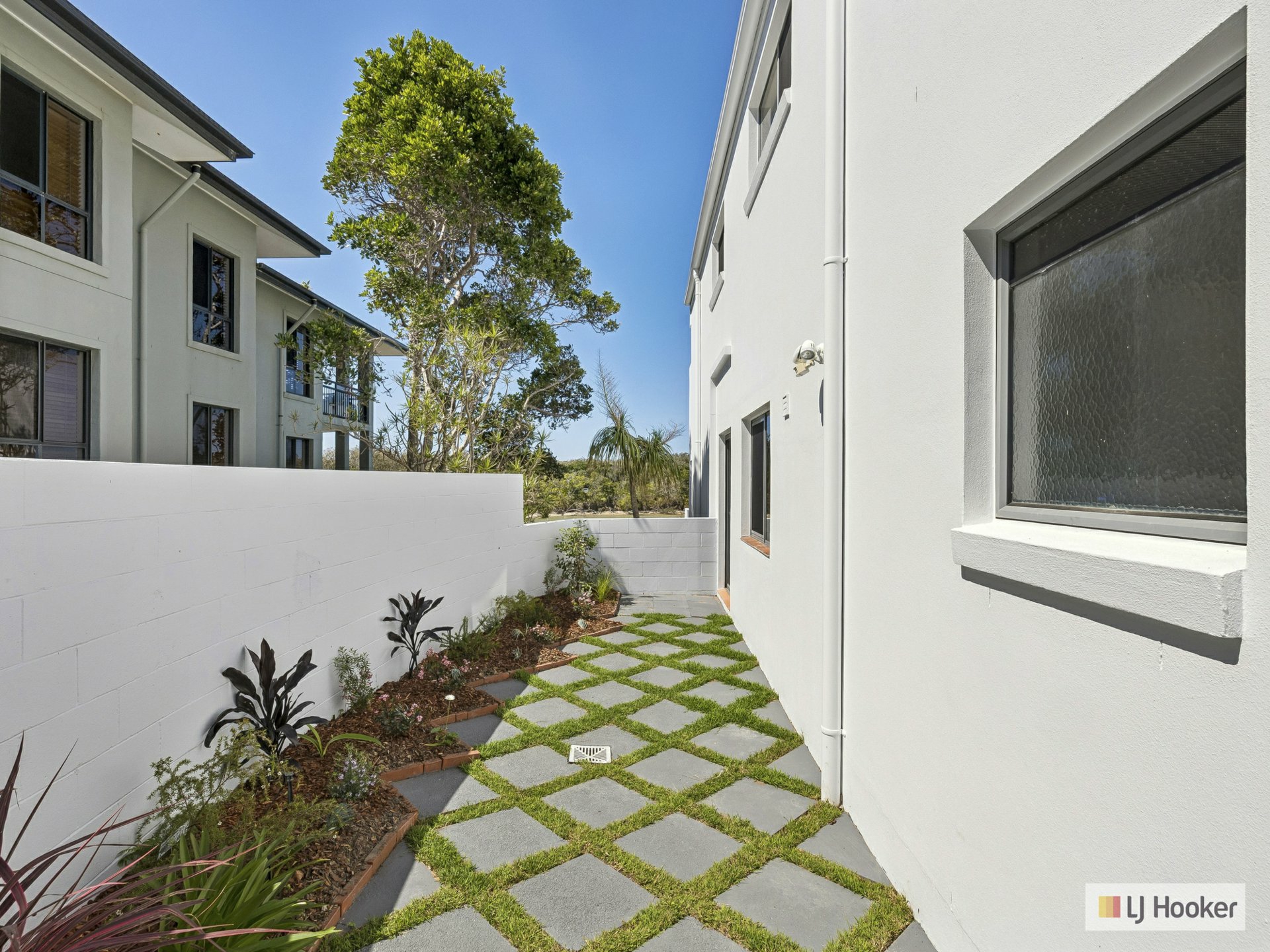 4/22 Moss Street — photo 20 of 25