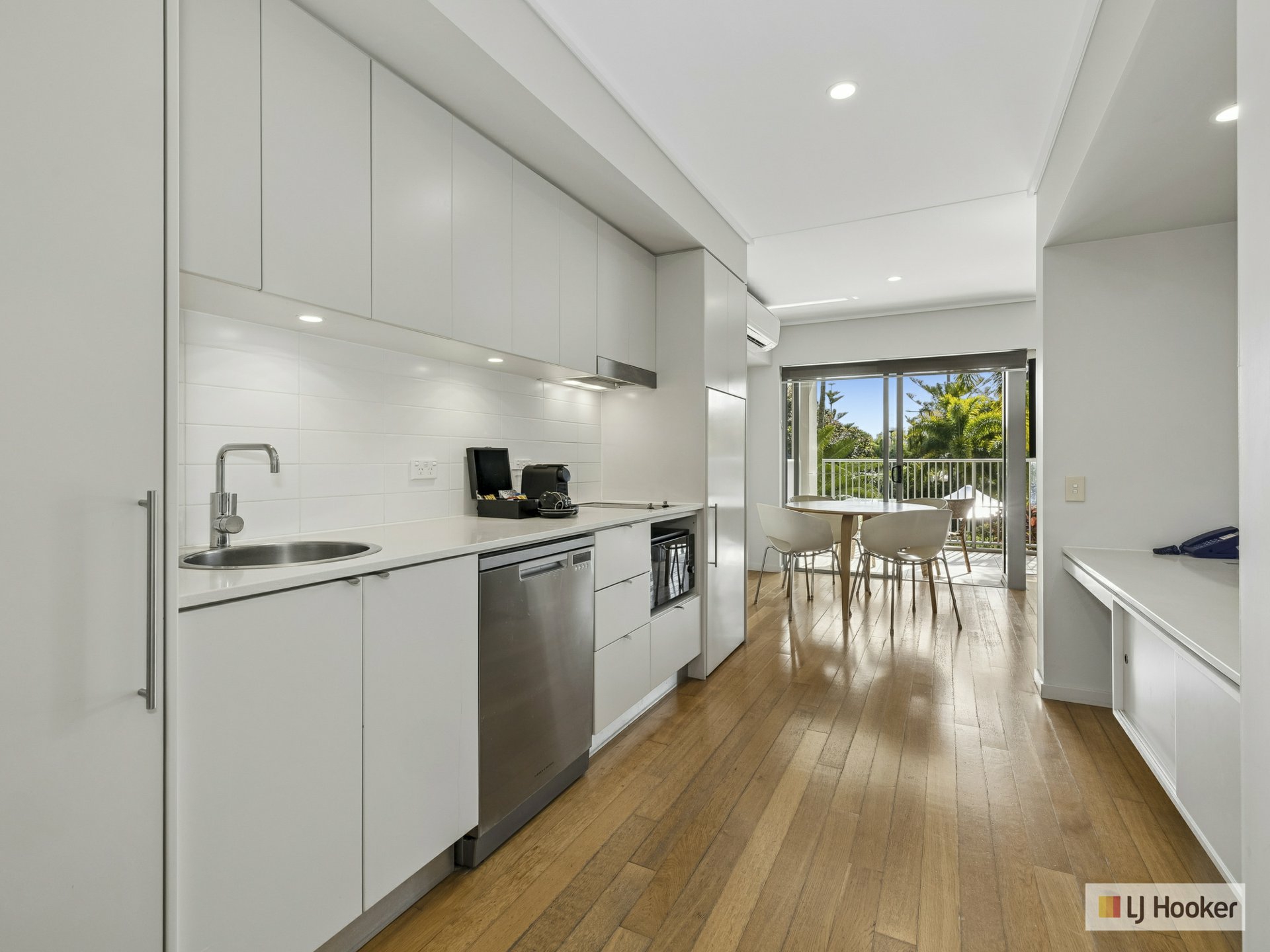 8123-24/1-25 Bells Boulevard — photo 5 of 28