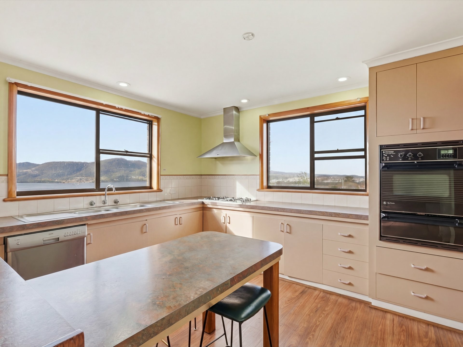 7 Sherwin Court — photo 3 of 28