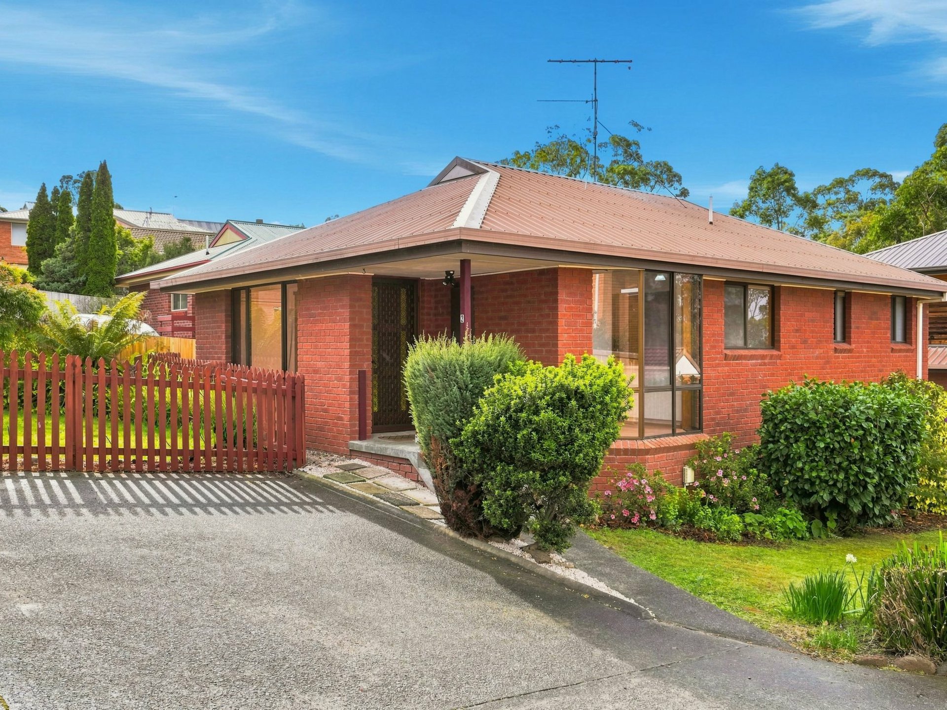 Unit 2/19 Opal Drive — photo from LJ Hooker Pinnacle Property