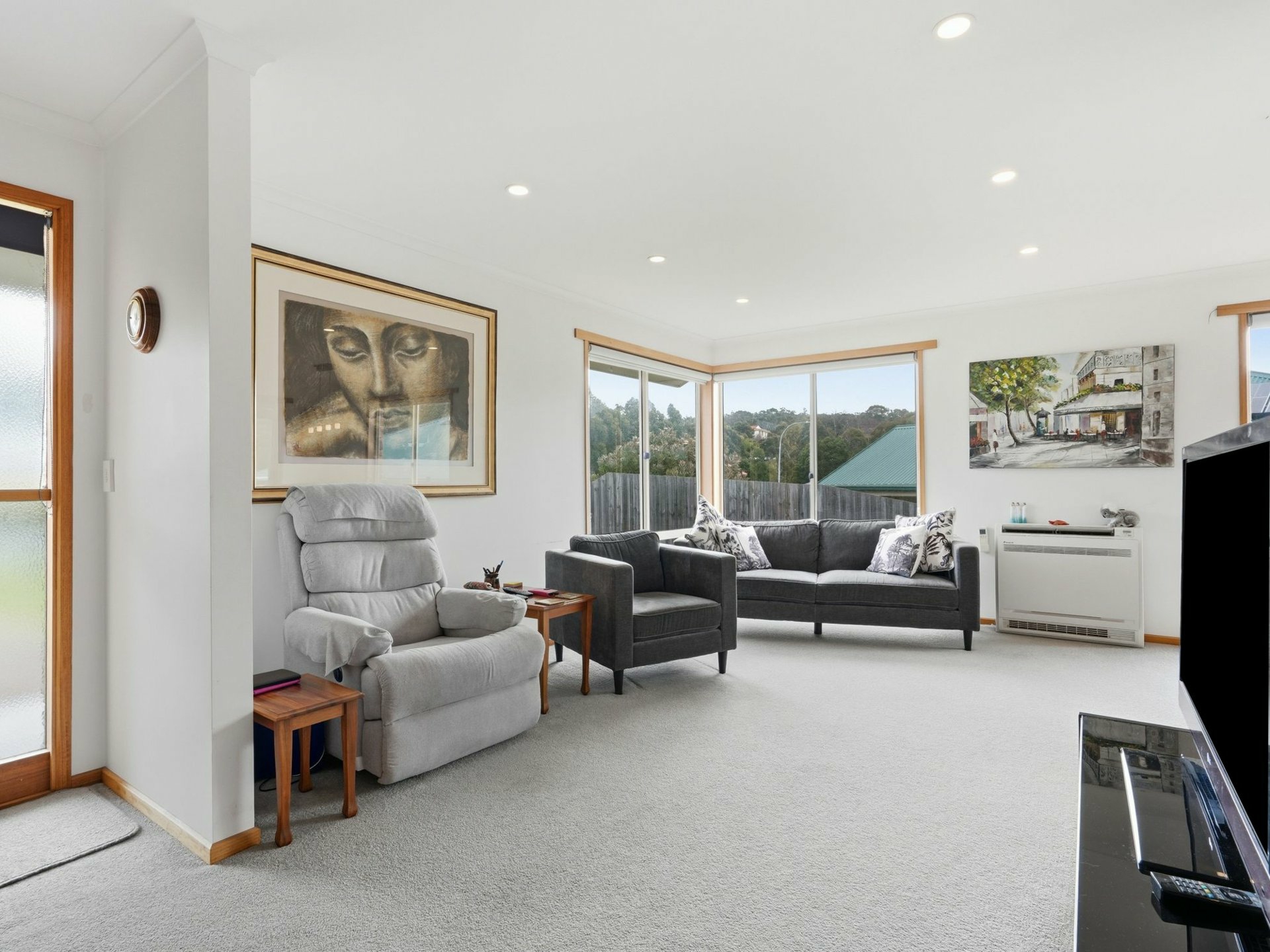 52 Whitewater Crescent — photo 8 of 30