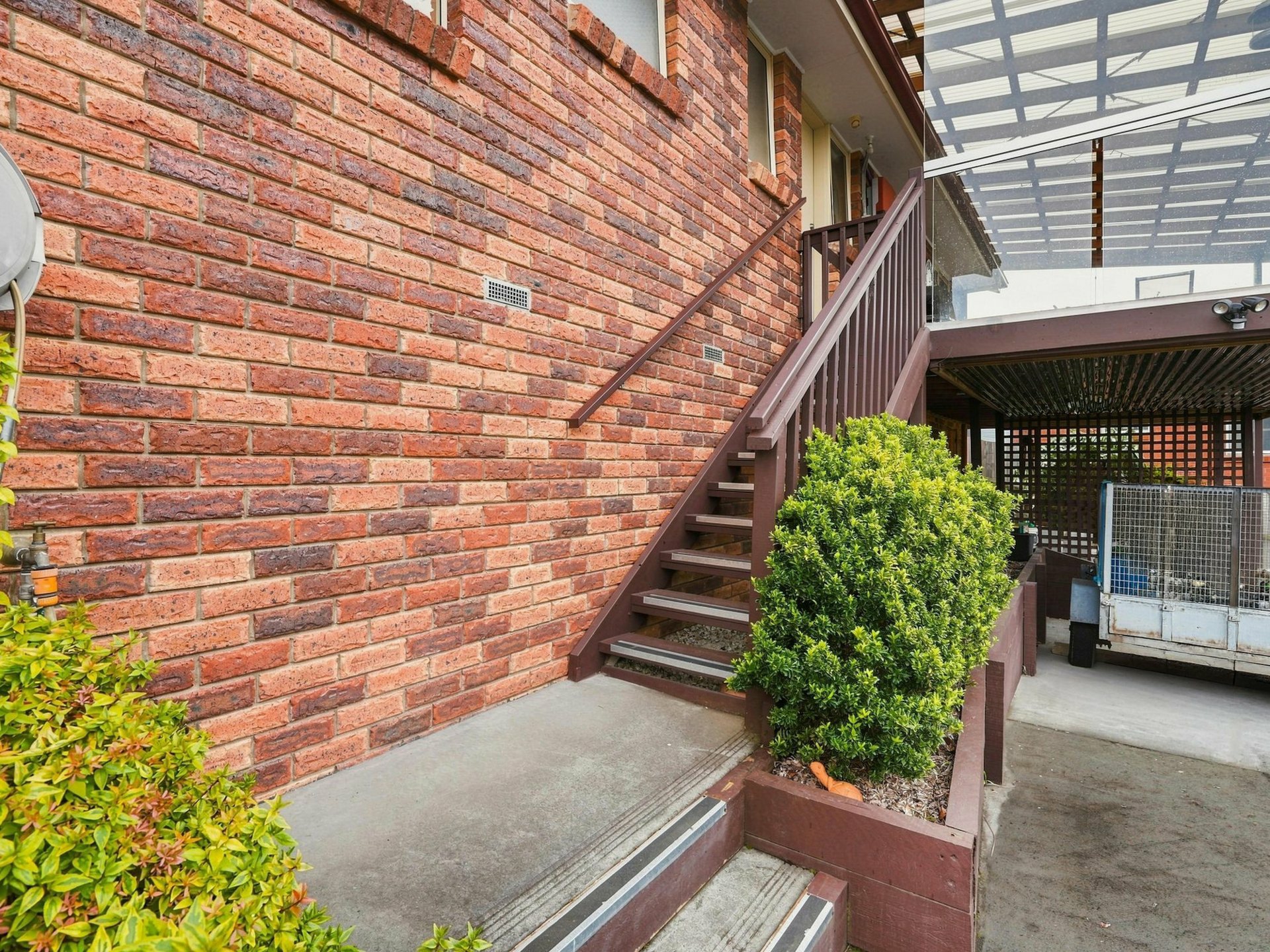 52 Whitewater Crescent — photo 17 of 30