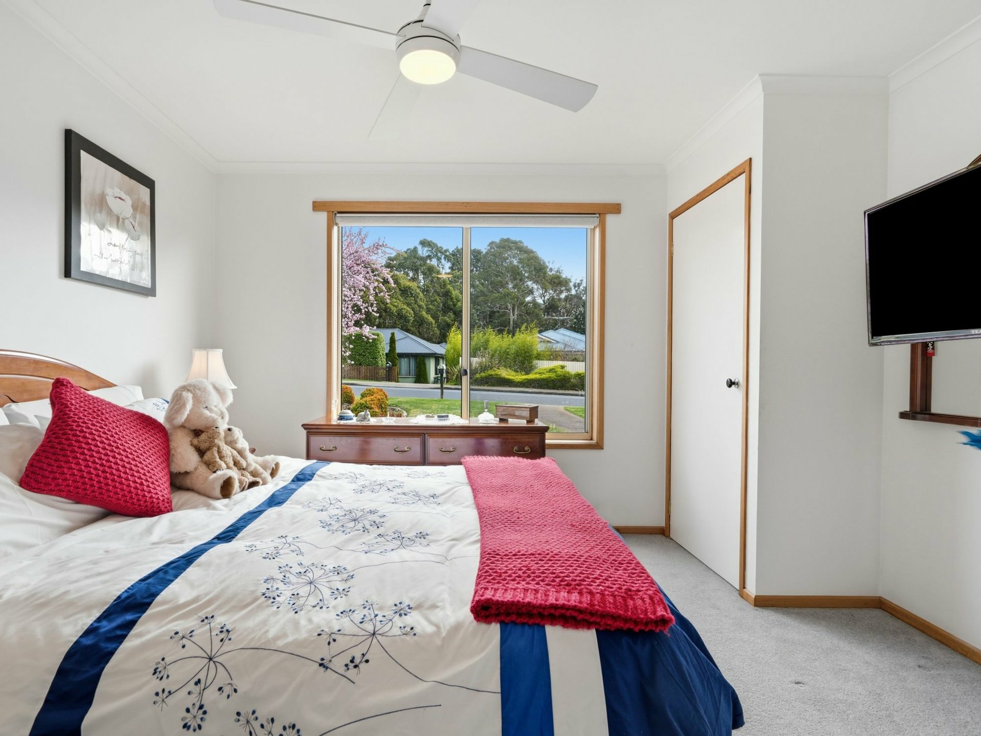 52 Whitewater Crescent — photo 18 of 30