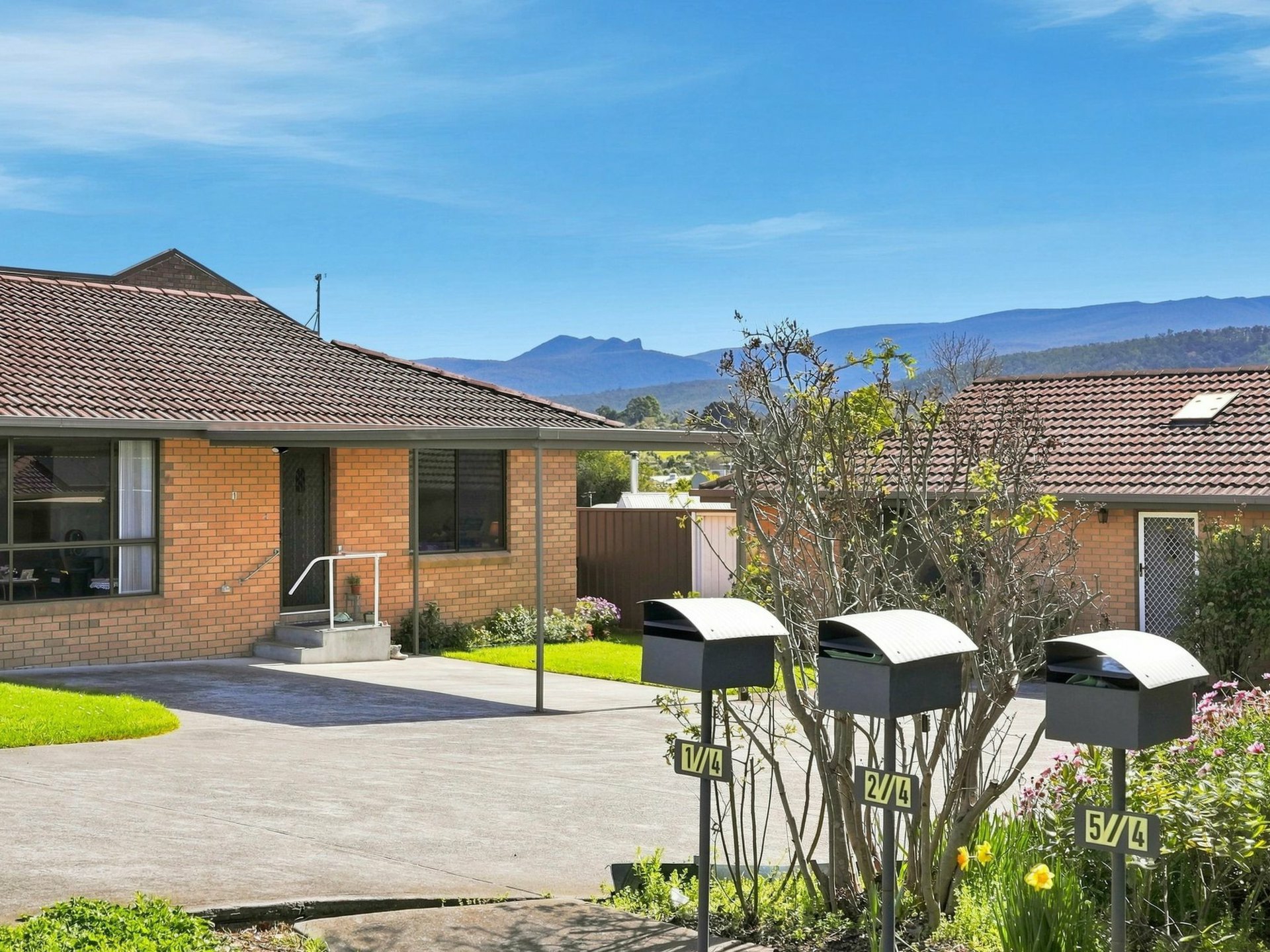 1/4 Beach Road — photo from LJ Hooker Pinnacle Property