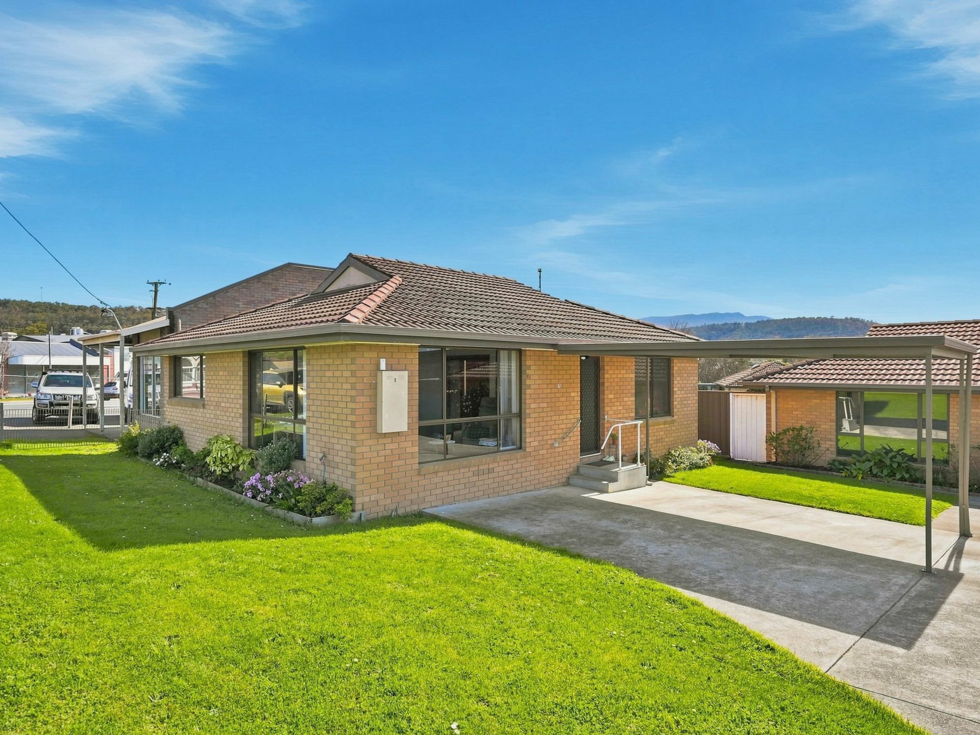 1/4 Beach Road — photo from LJ Hooker Pinnacle Property
