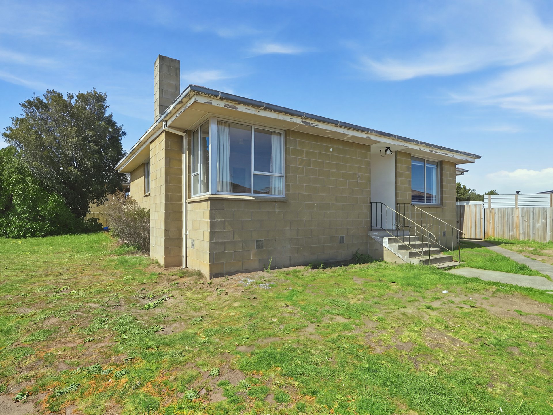 9 Bradman Street — photo from LJ Hooker Pinnacle Property