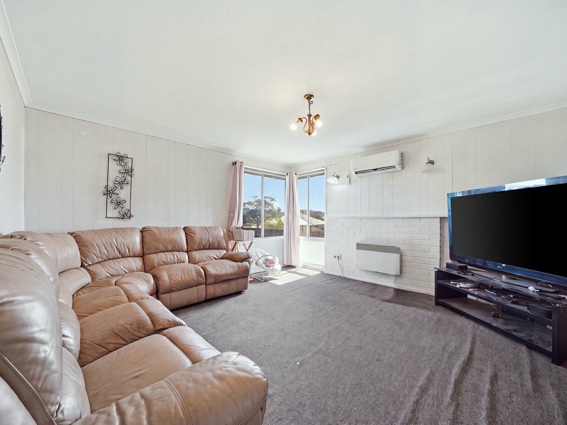 9 Bradman Street — photo 2 of 7