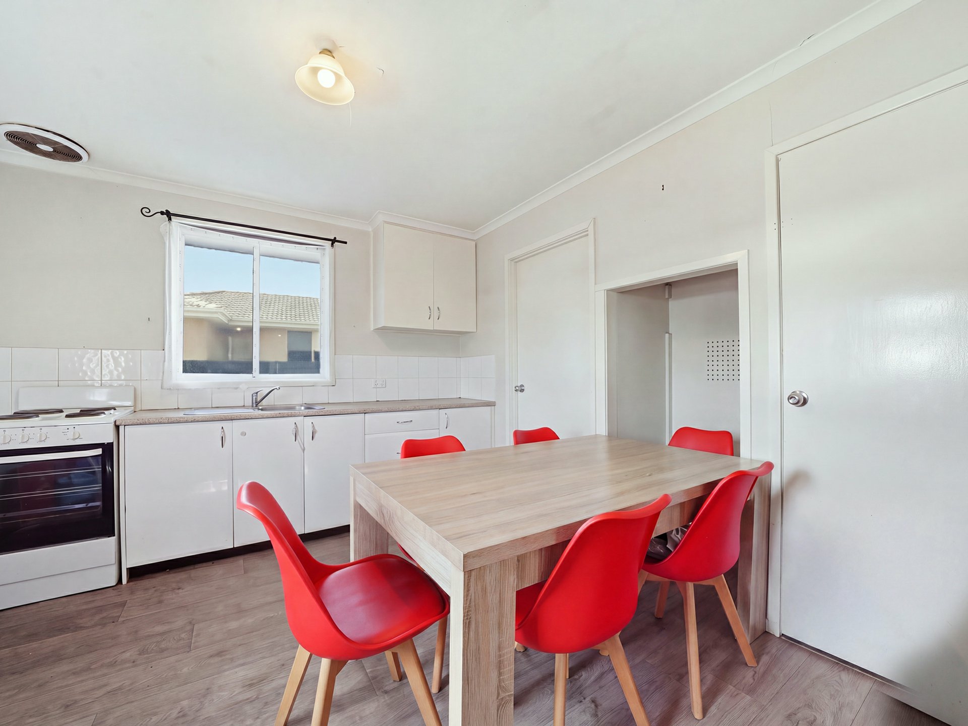9 Bradman Street — photo 3 of 7