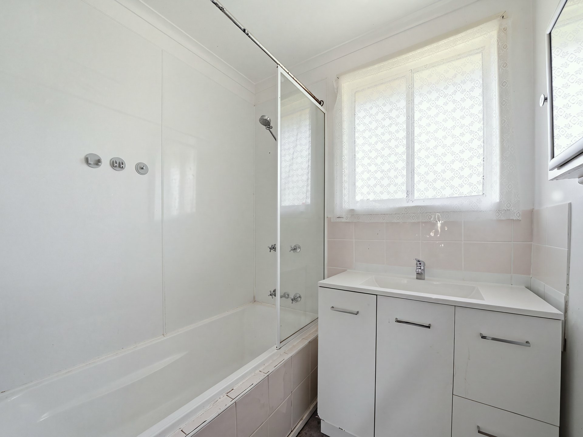 9 Bradman Street — photo 4 of 7