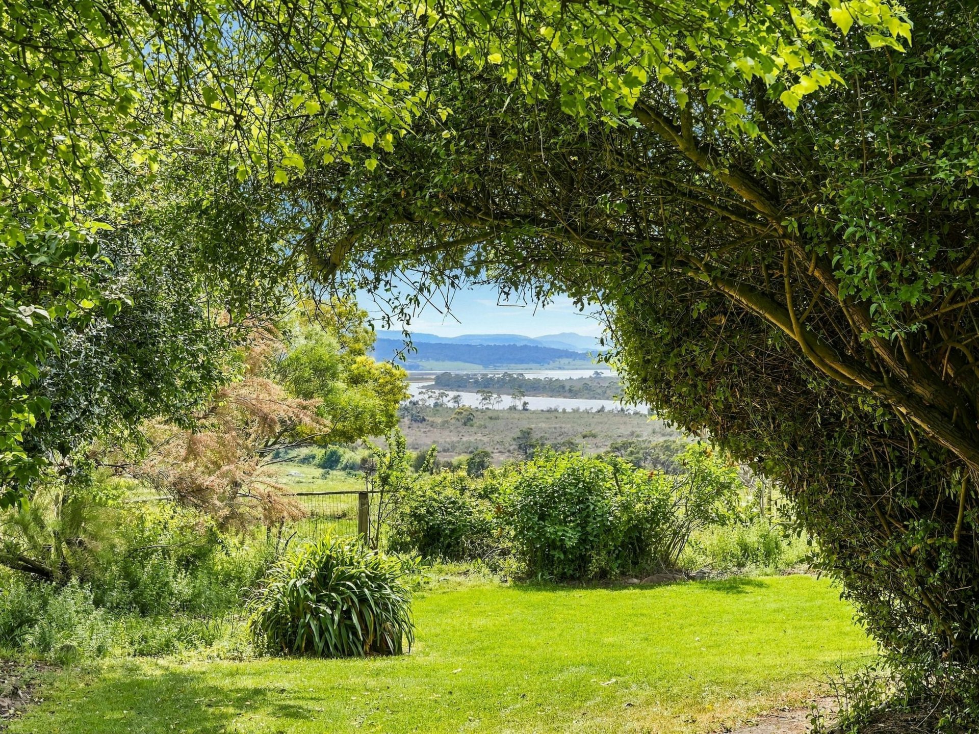 Riverton Lodge 1019 Boyer Road — photo from LJ Hooker Pinnacle Property