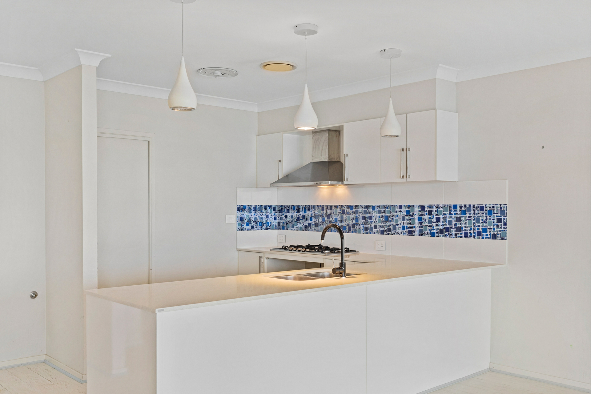18 Ross Street — photo 3 of 21