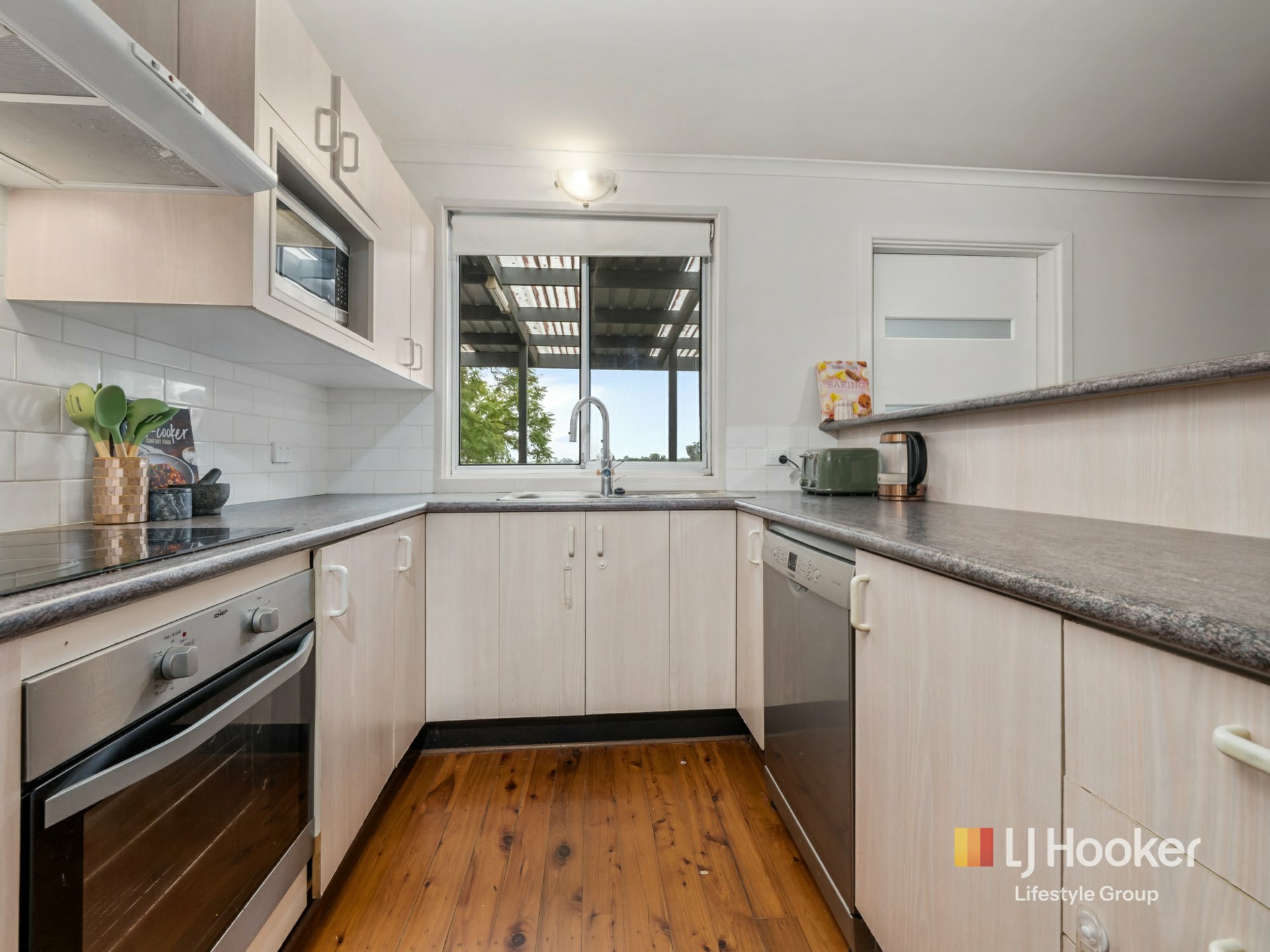 16 Kembla Crescent — photo 5 of 24