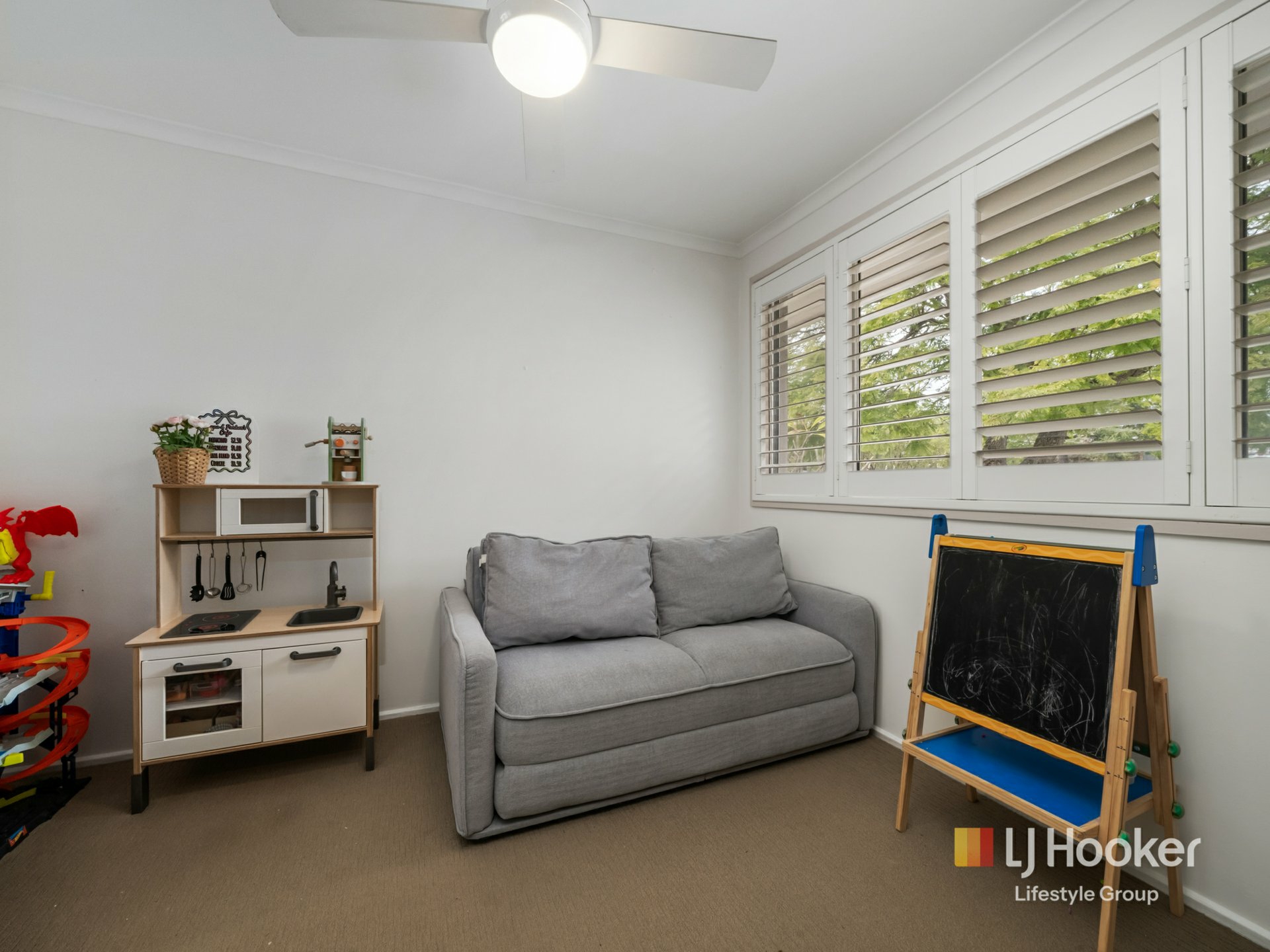 16 Kembla Crescent — photo 10 of 24