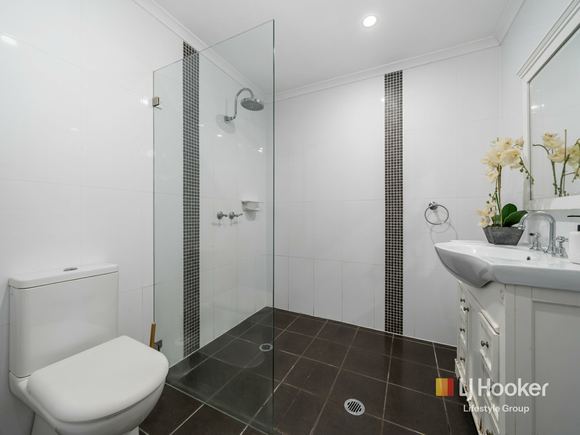 16 Kembla Crescent — photo 14 of 24