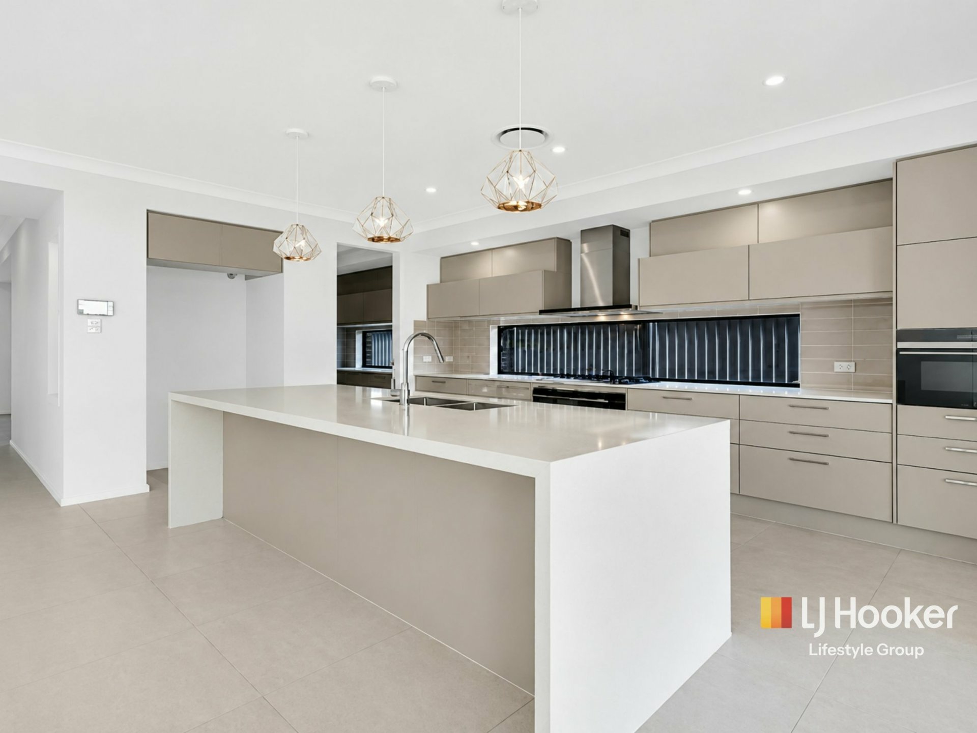 21 Carroll Street — photo 2 of 10
