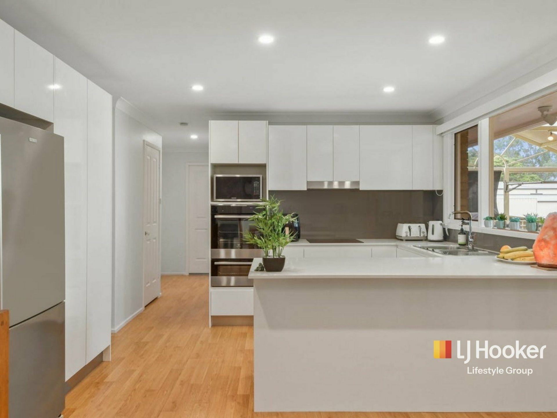 38 Silverdale Road — photo 3 of 18