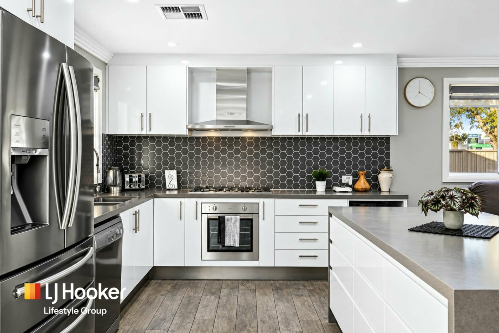 13 Thirlmere Way — photo 4 of 10