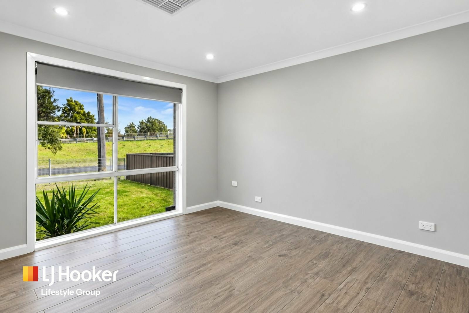 13 Thirlmere Way — photo 6 of 10