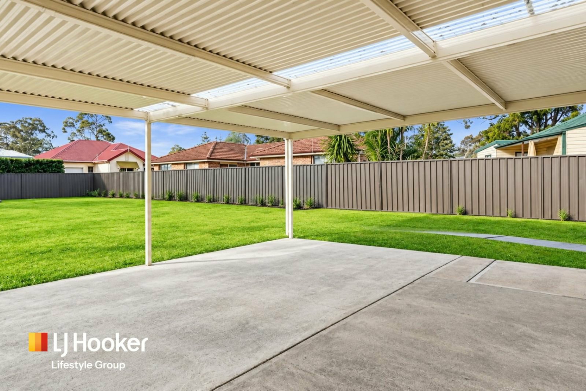 13 Thirlmere Way — photo 10 of 10