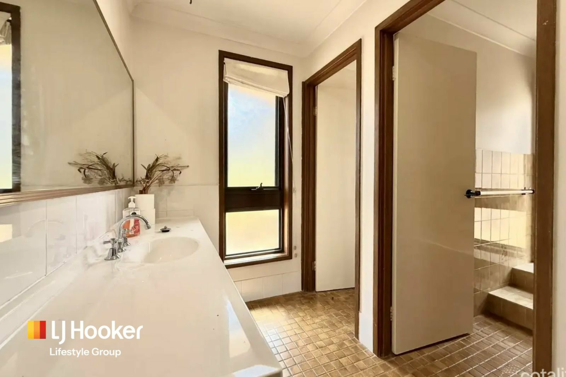 12 Suffolk Place — photo 9 of 10