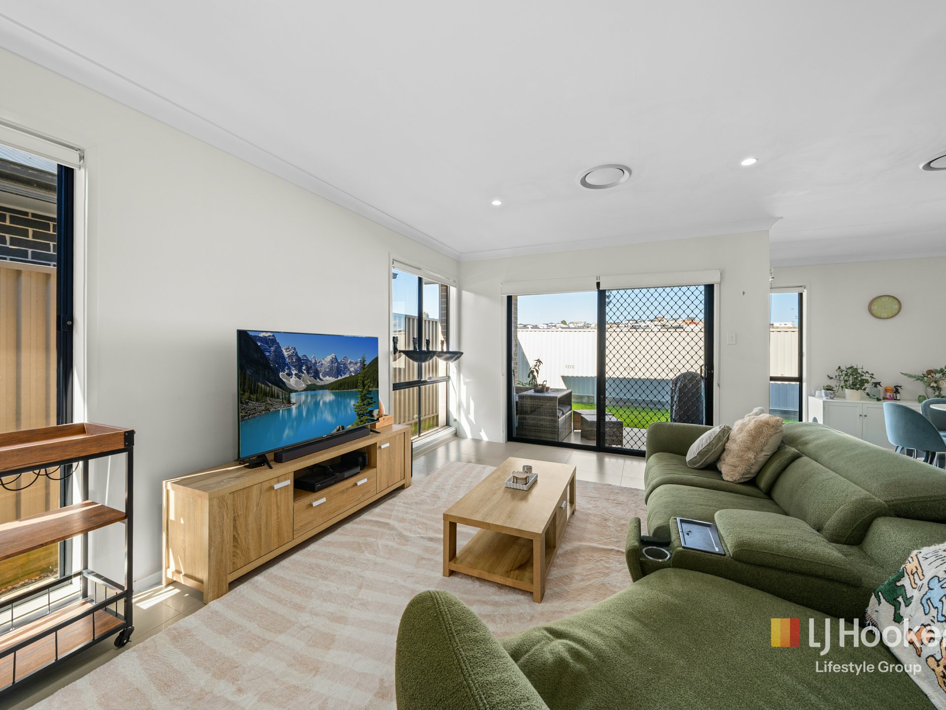 37 Cain Avenue — photo 3 of 13