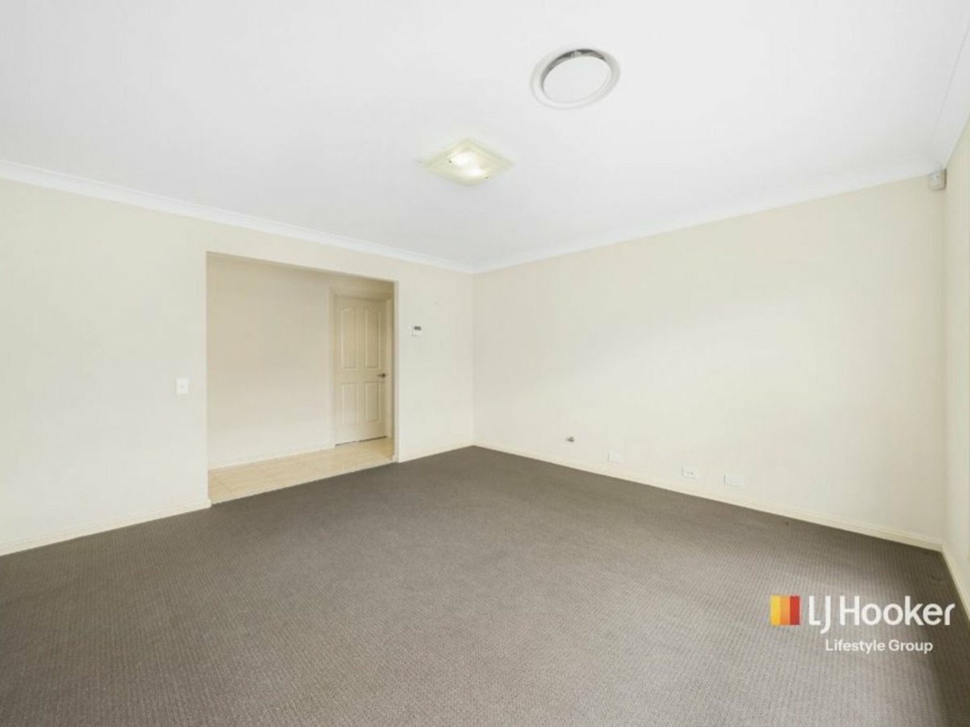 29 The Straight — photo 2 of 14
