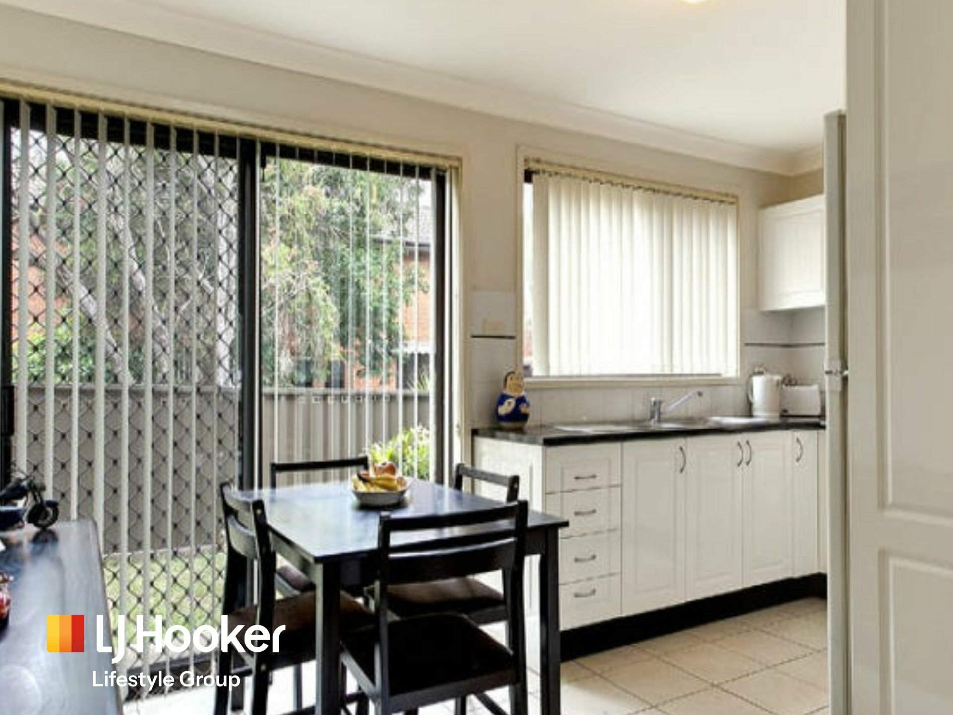 4/137 Lindesay Street — photo 3 of 8